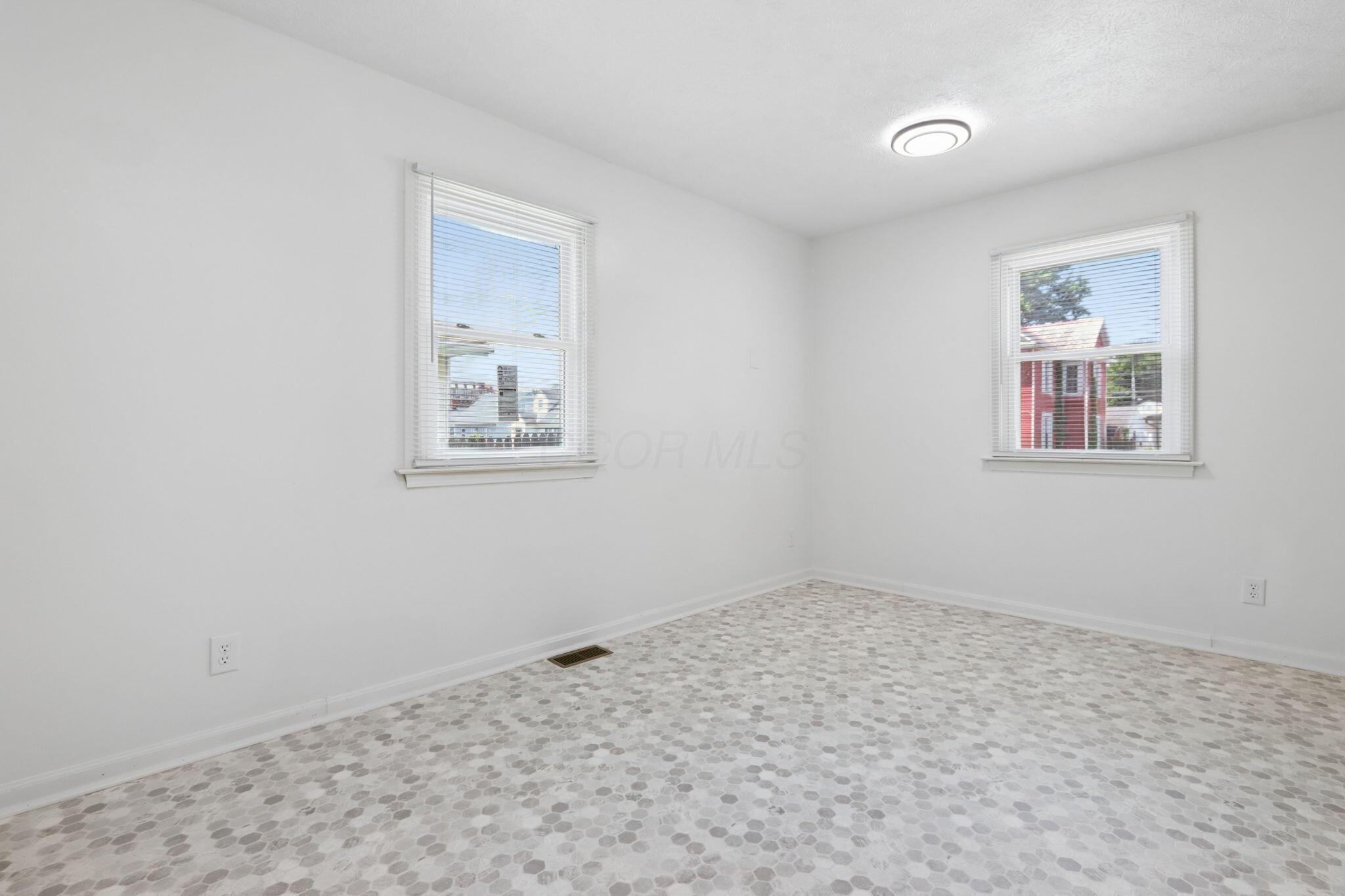 642 Mckinley Avenue W Property Photo 11