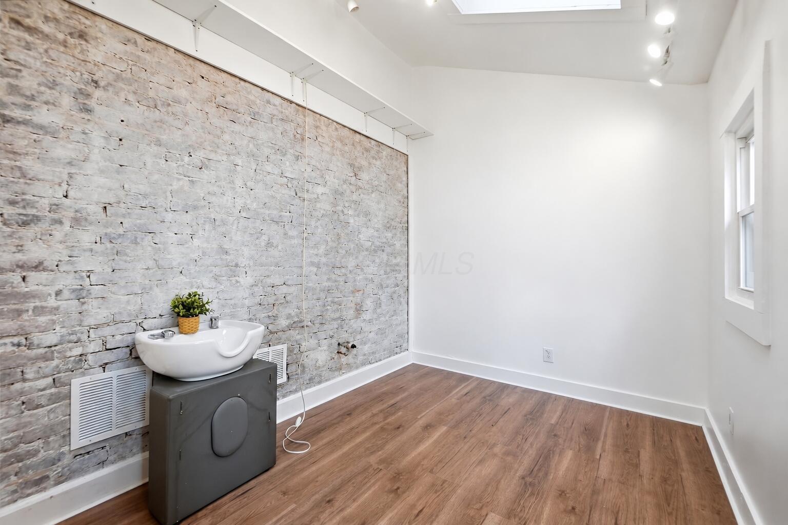 539 Thurman Avenue Property Photo 35