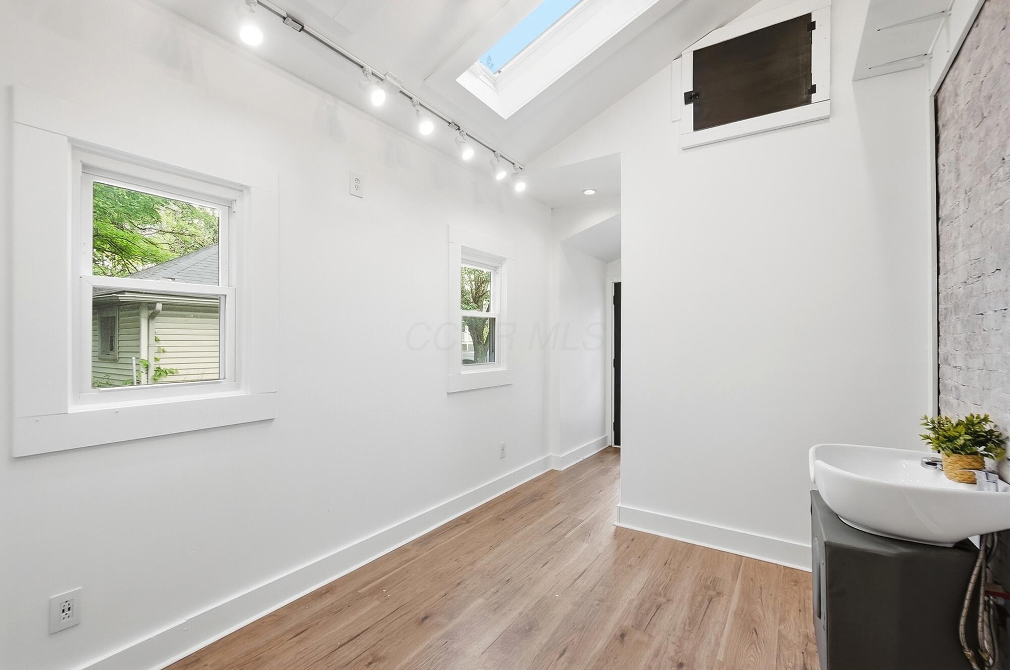 539 Thurman Avenue Property Photo 37