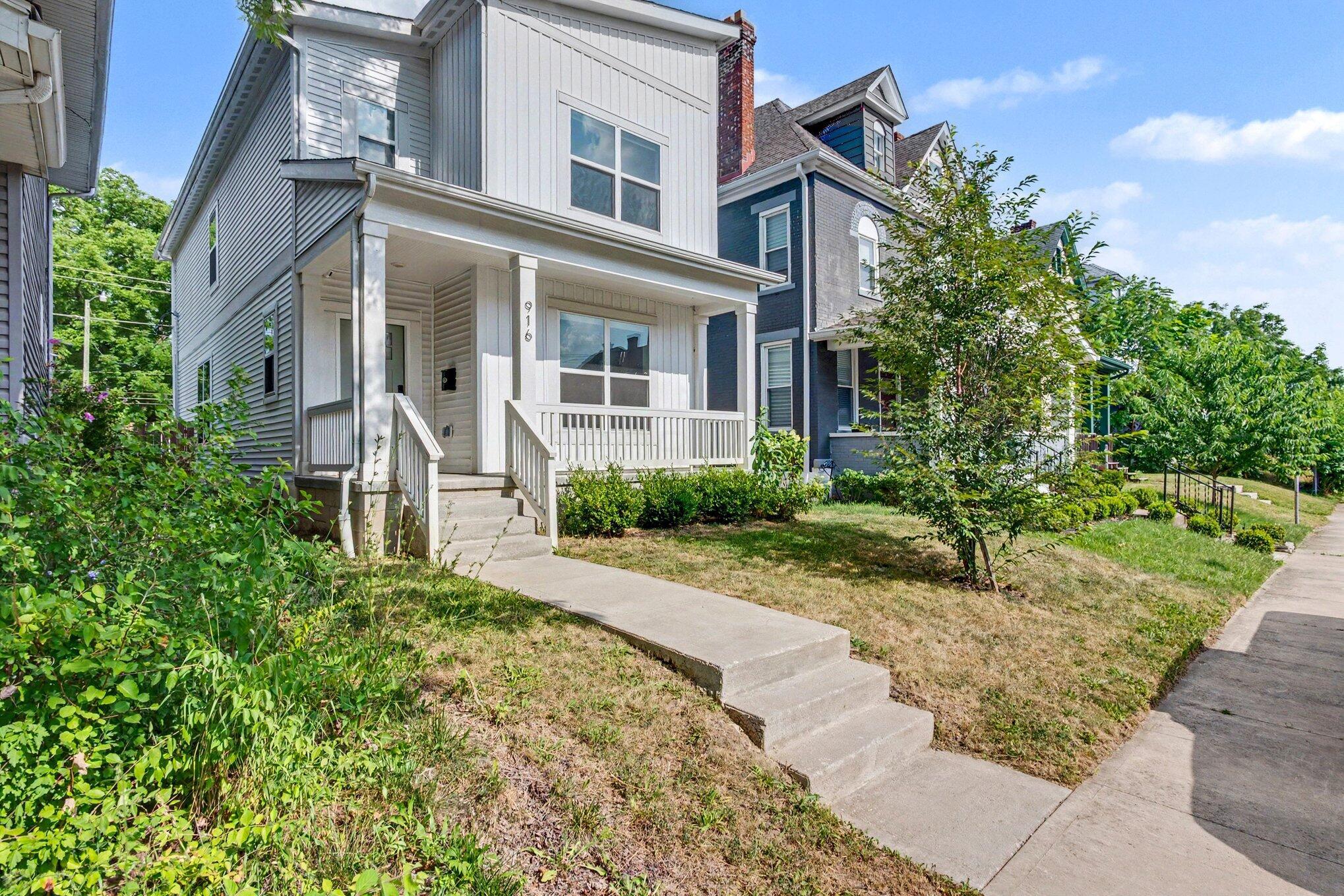 916 Oakwood Avenue
