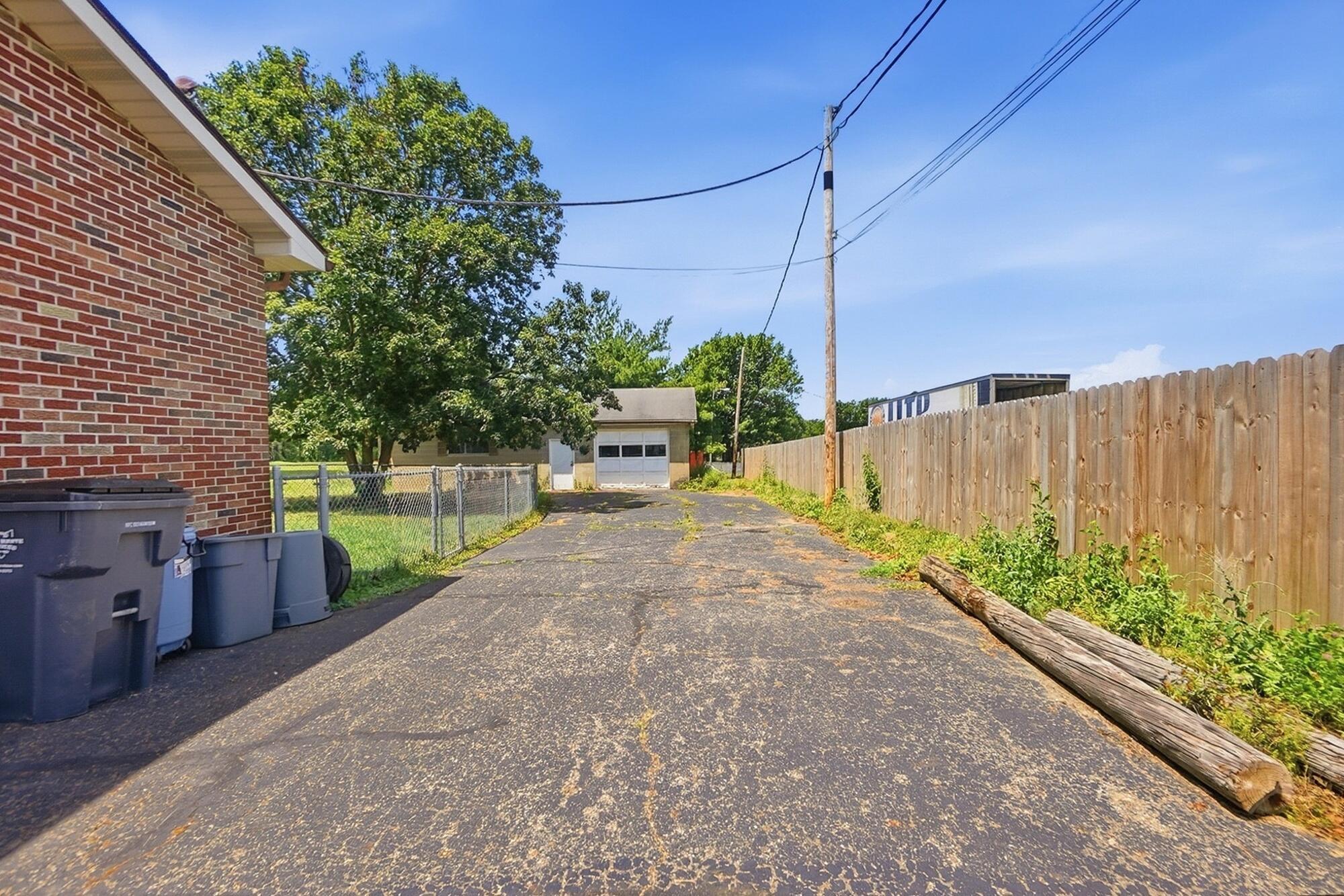 233 N Columbus Street Property Photo 35