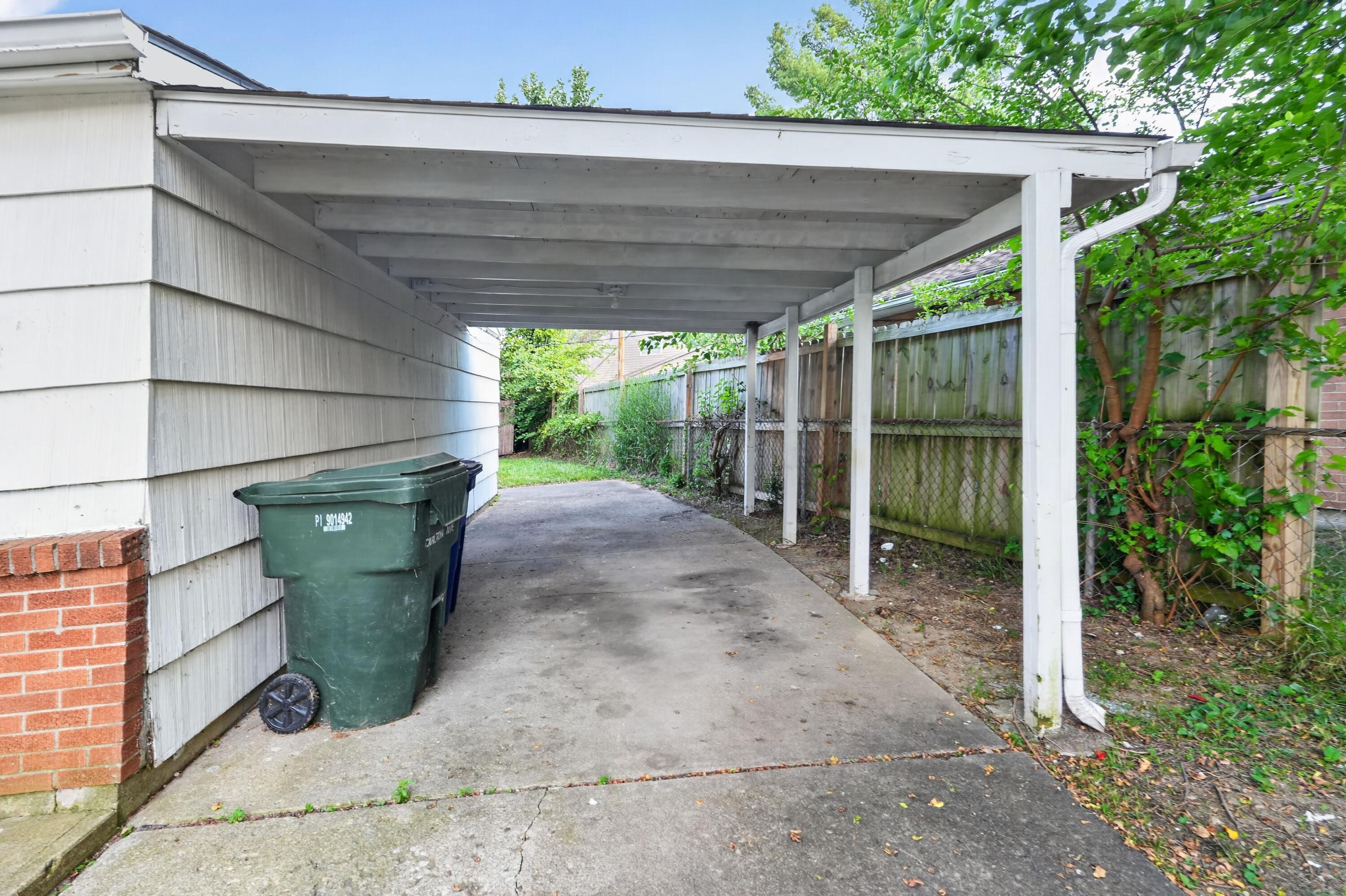 3919 Carlton Avenue Property Photo 6