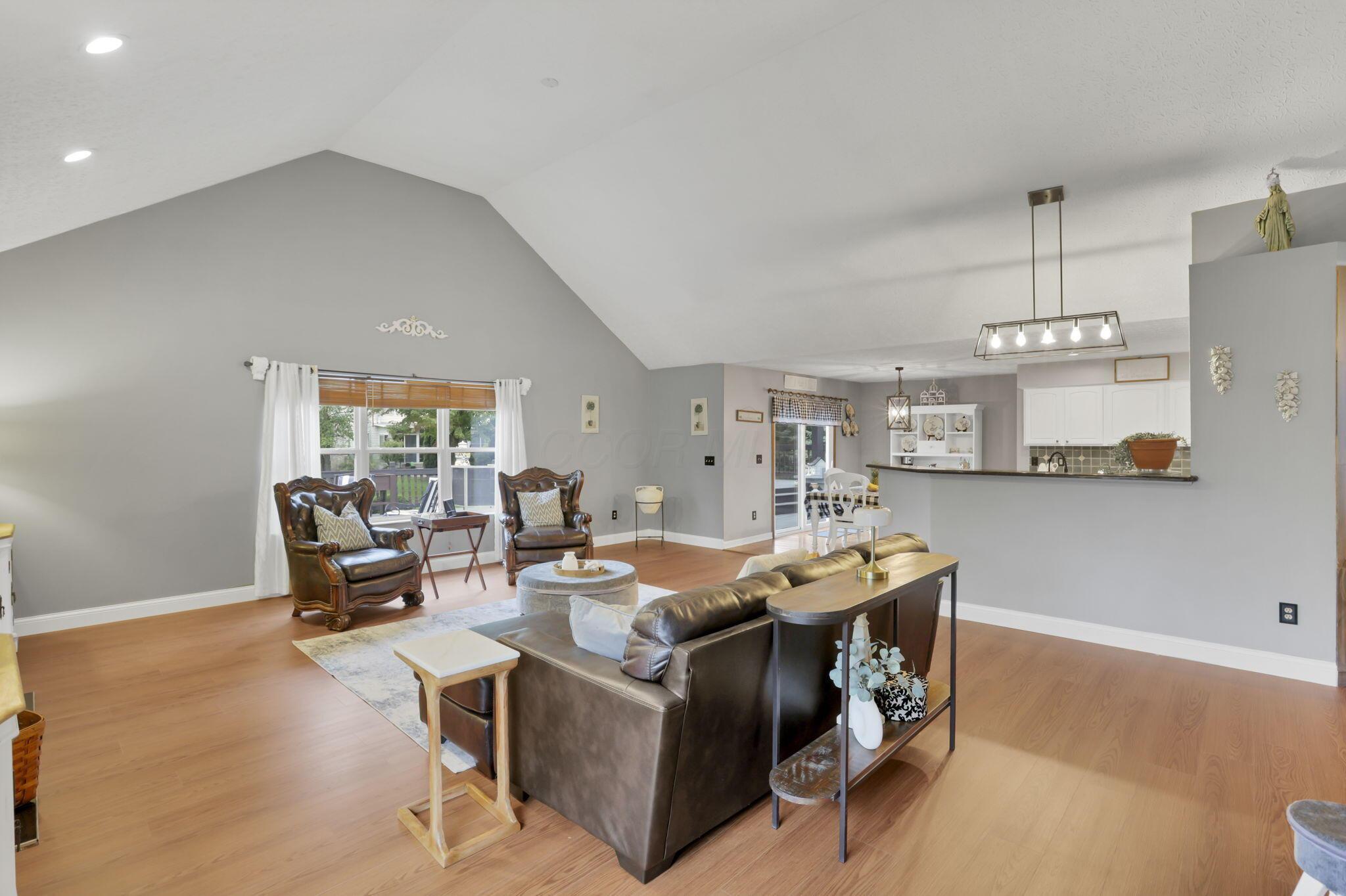 4008 Dorset Court Property Photo 4