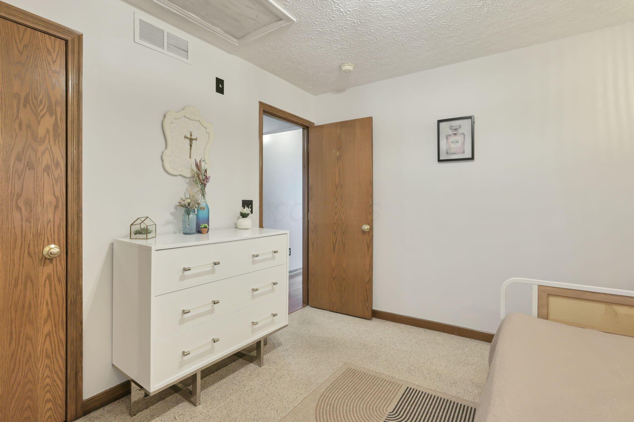 4008 Dorset Court Property Photo 32