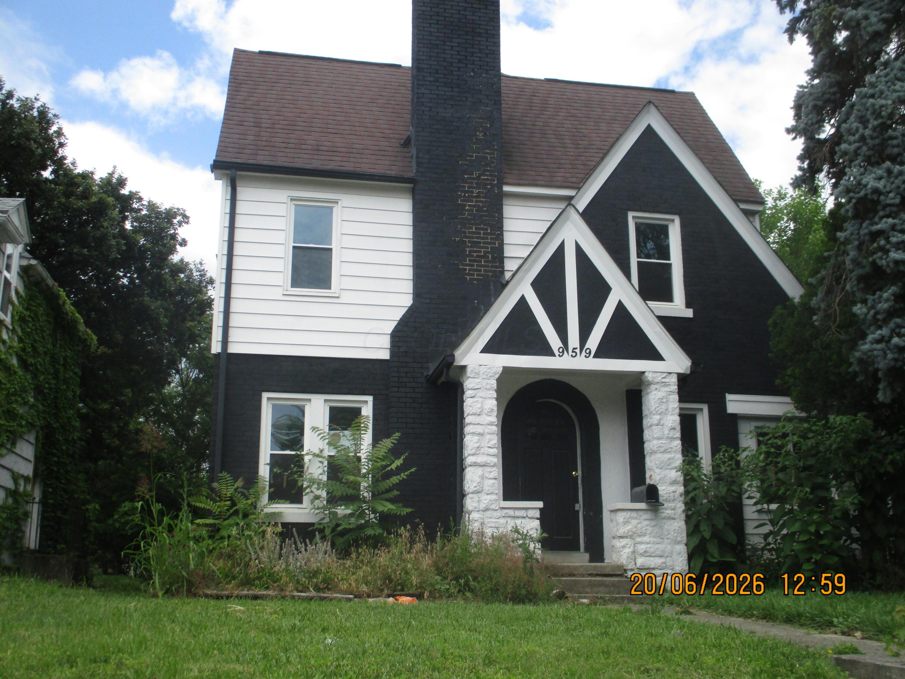 959 Kelton Avenue Property Photo 1