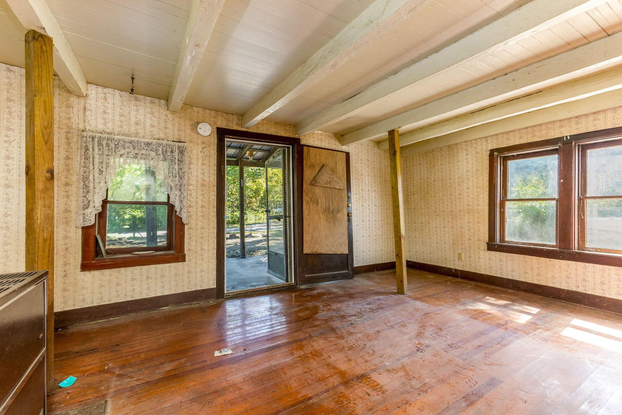 4511 Potts Hill Road Property Photo 8