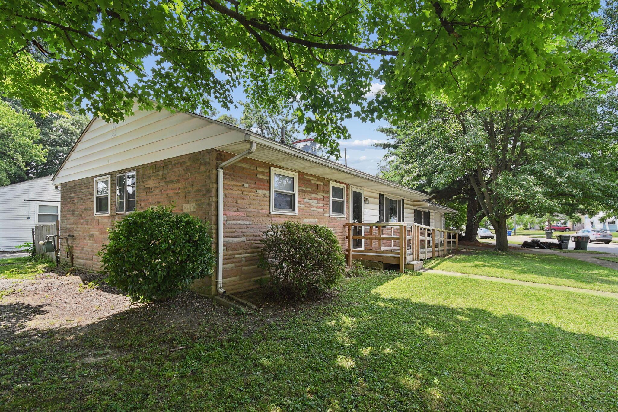 916 S Hampton Road Property Photo 3