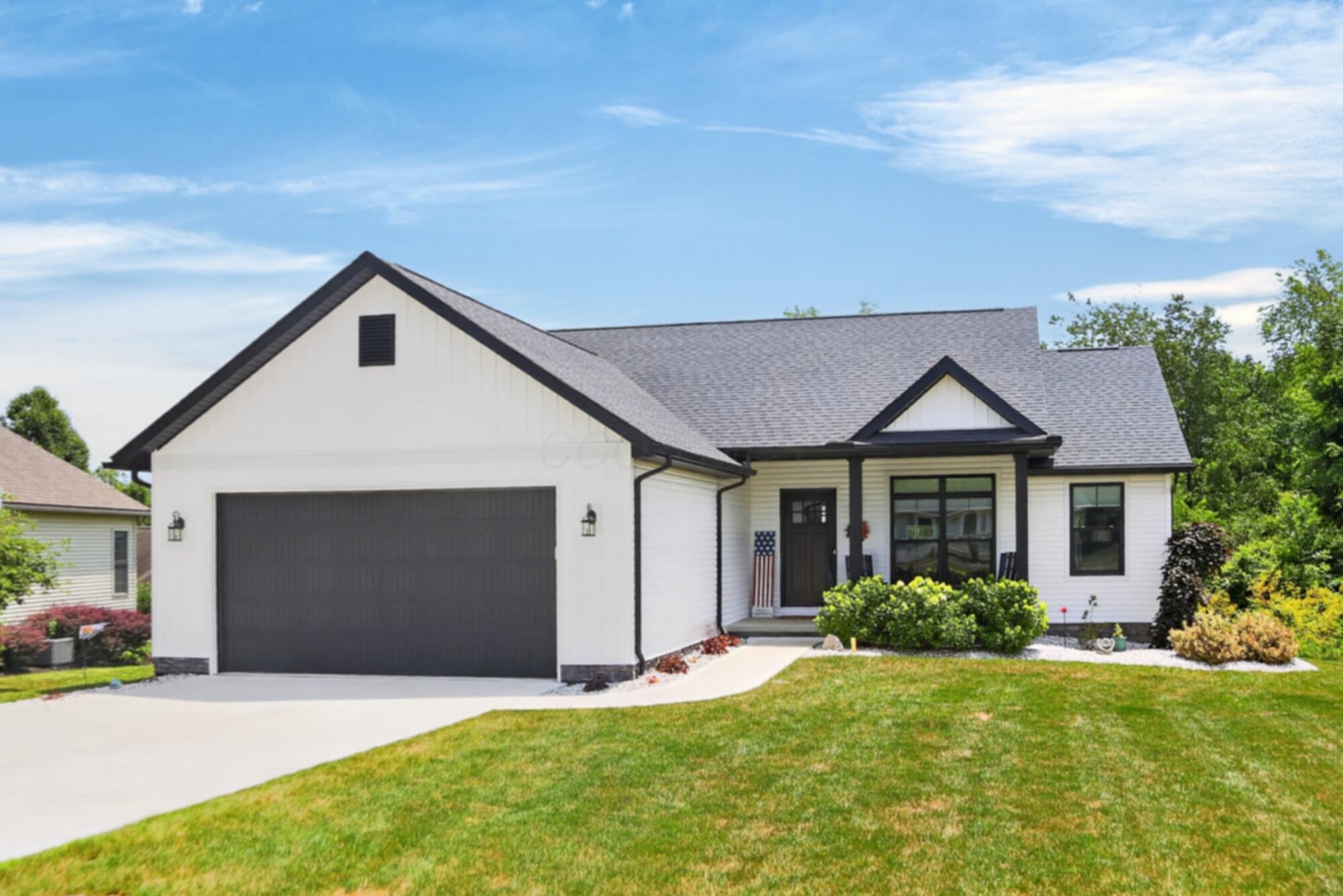 1085 Apple Valley Drive Property Photo 1