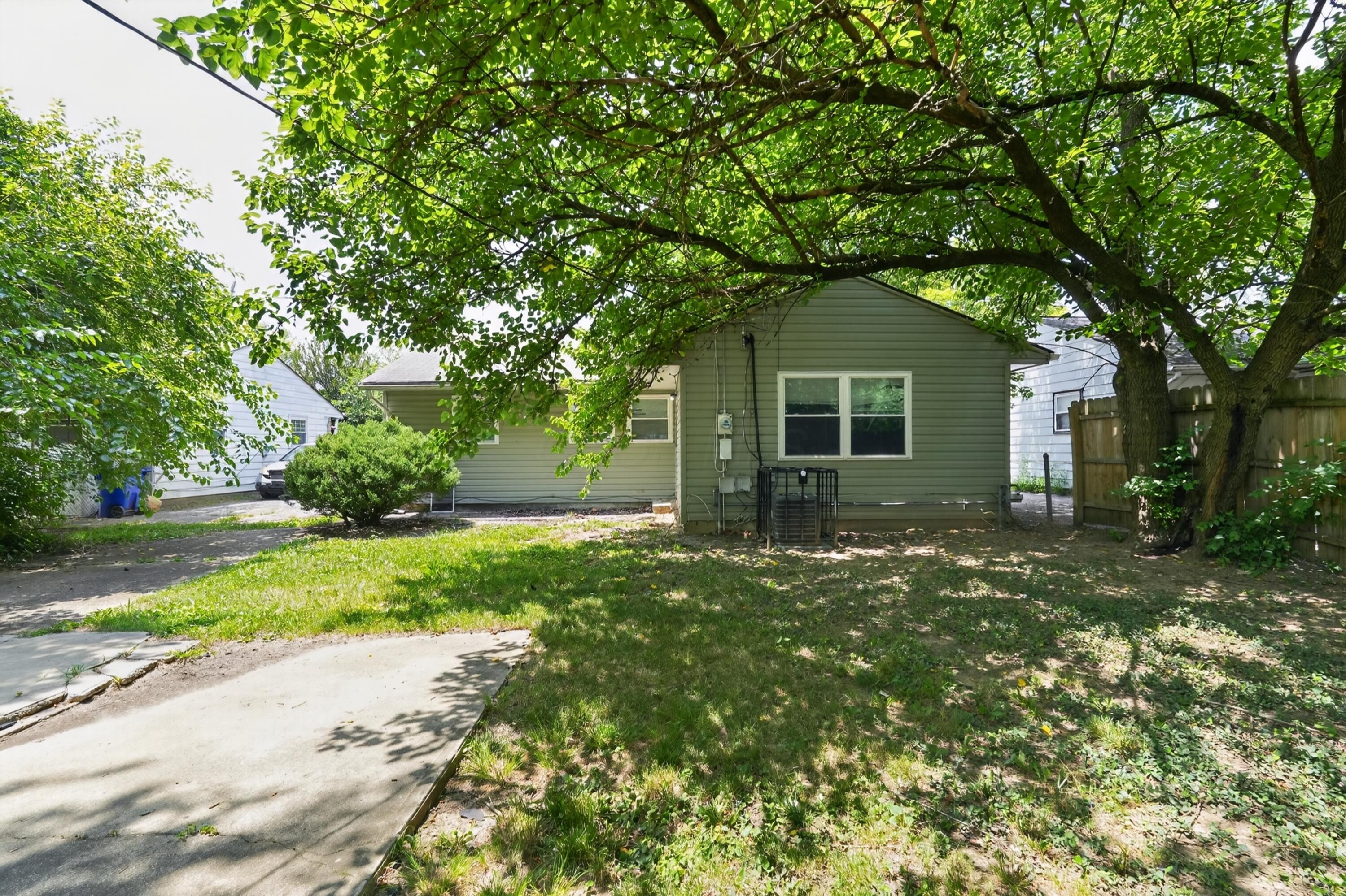 1170 S Hampton Road Property Photo 3