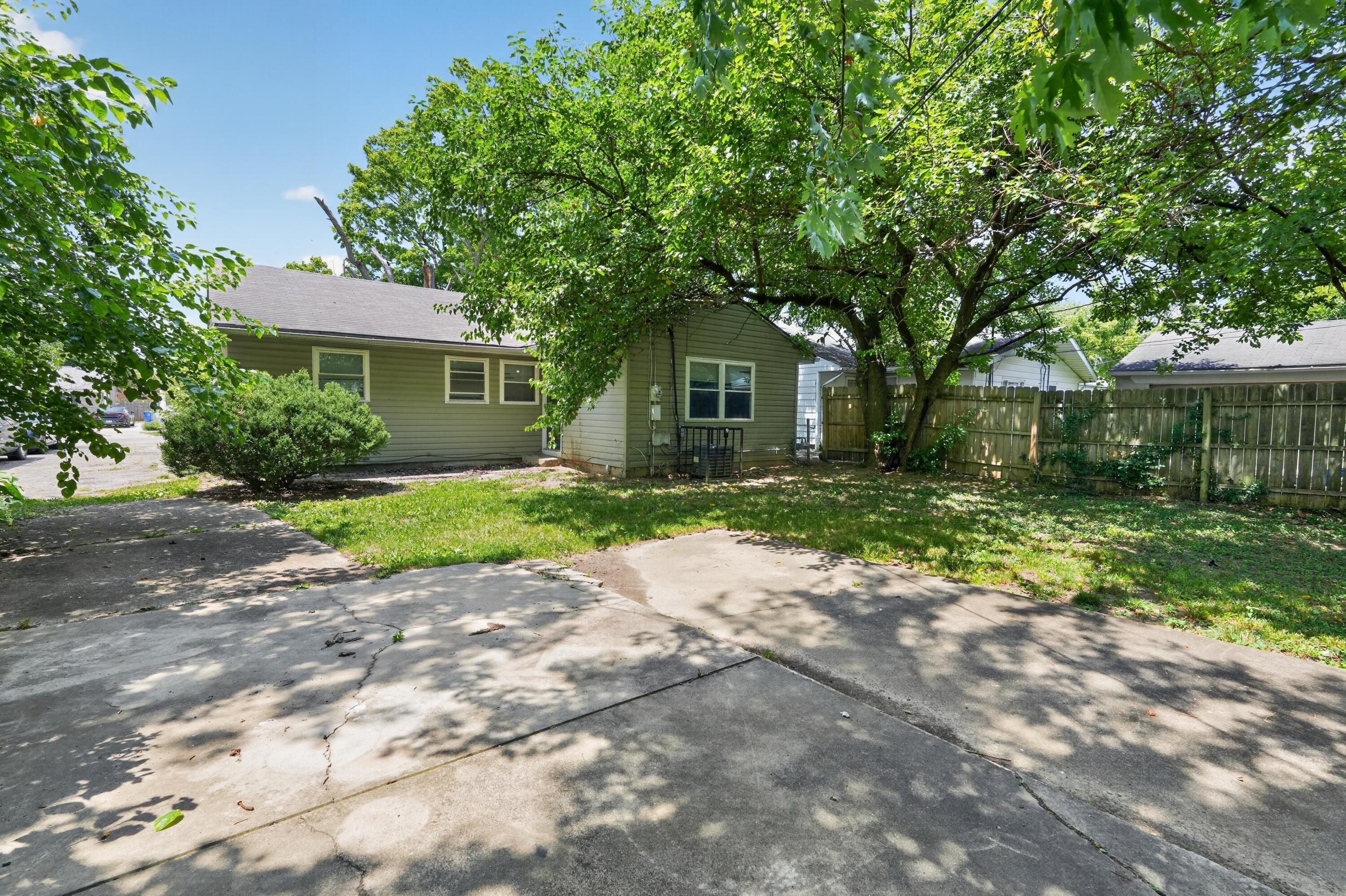 1170 S Hampton Road Property Photo 4