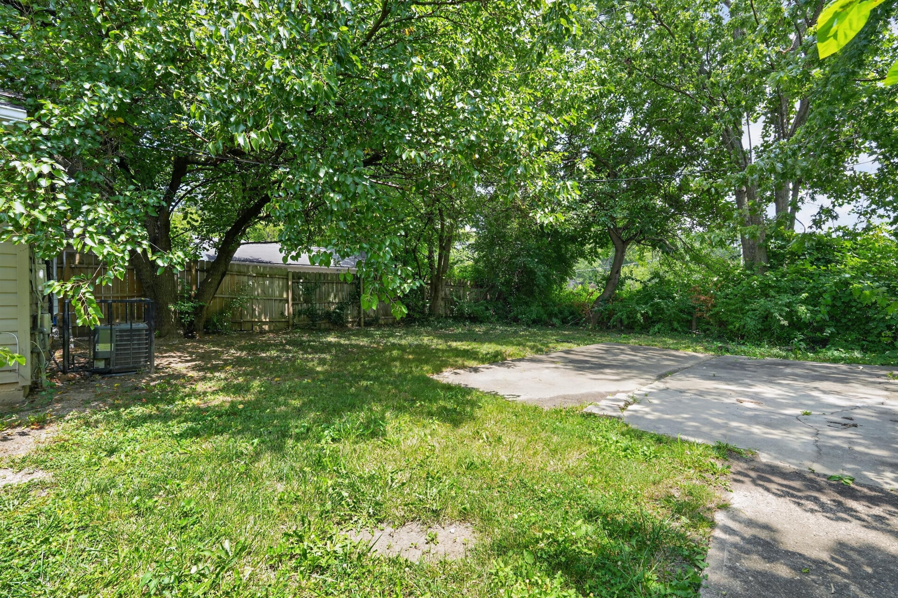 1170 S Hampton Road Property Photo 5