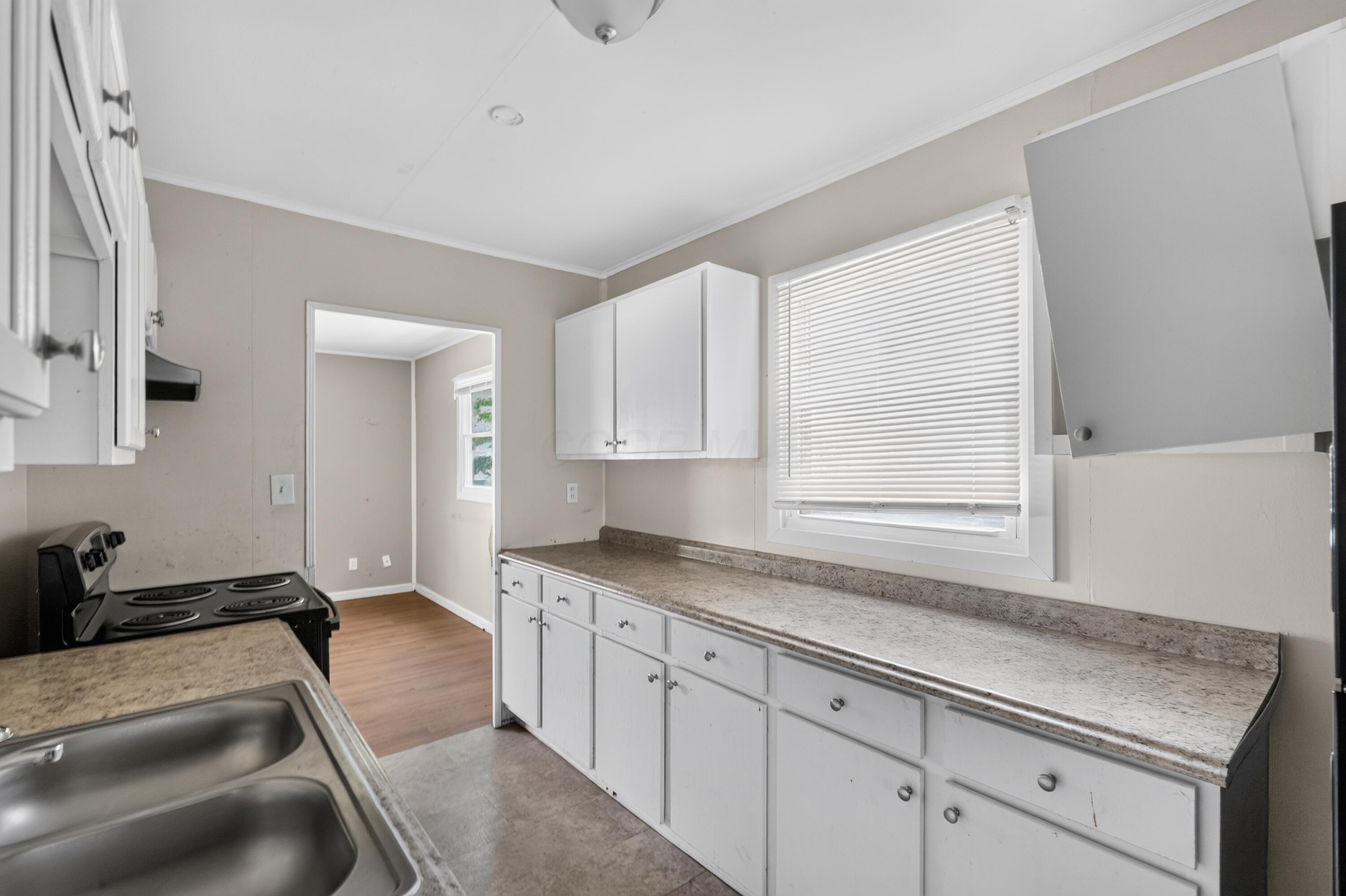 1170 S Hampton Road Property Photo 8