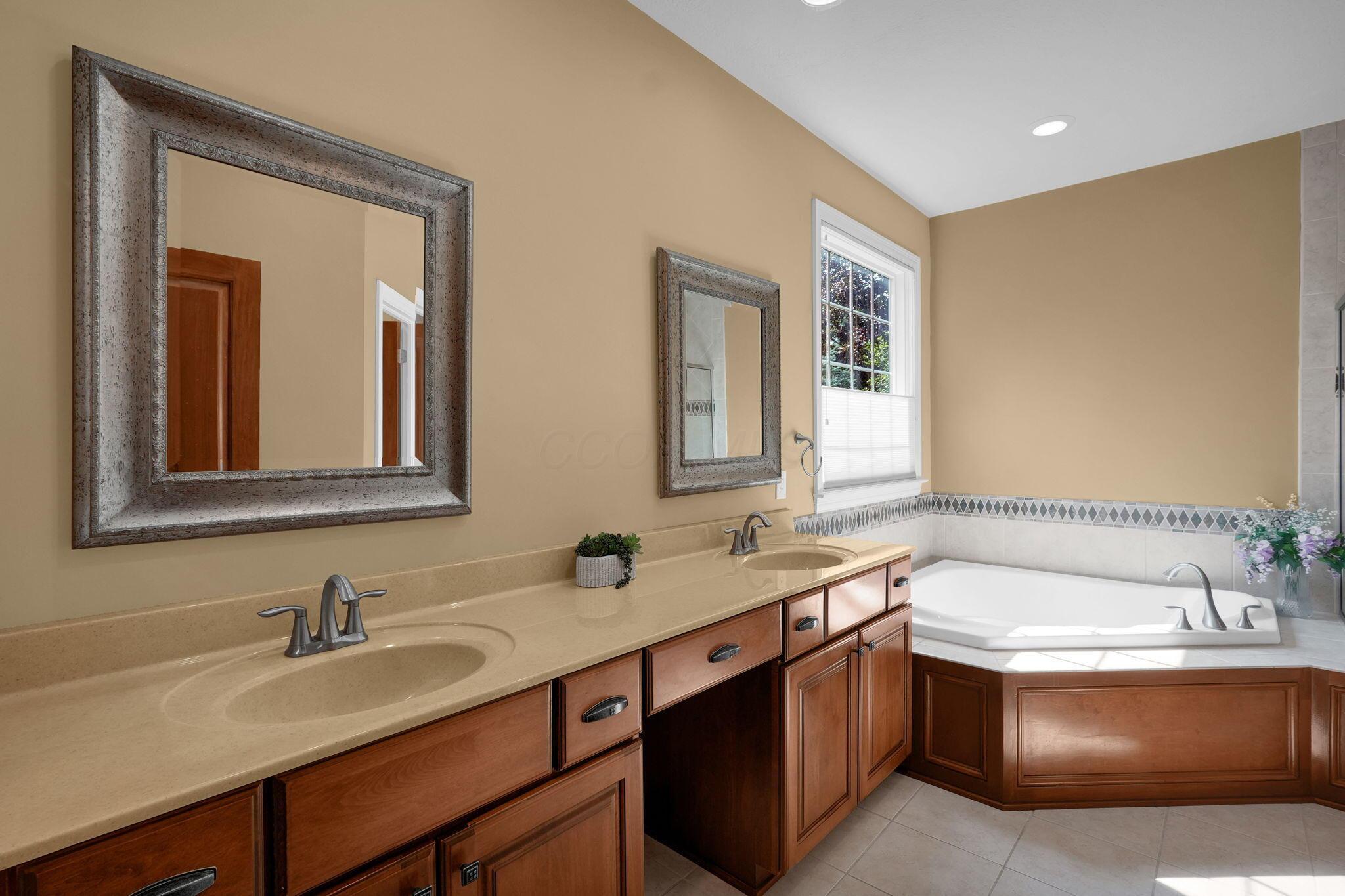 6052 Kentigern Court N Property Photo 25