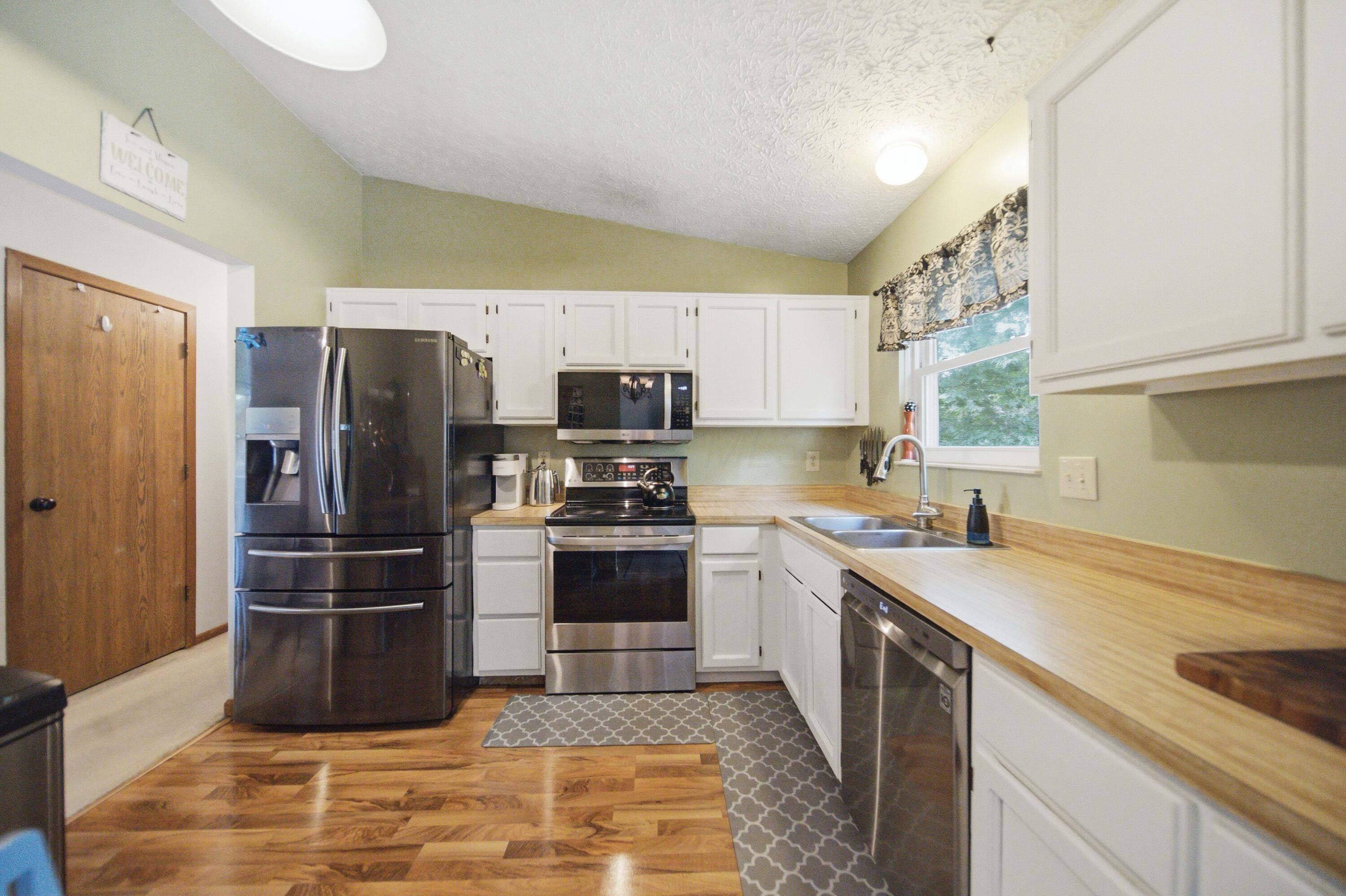 7893 Leaview Drive Property Photo 7