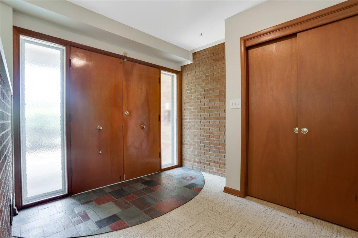 2289 Gardendale Drive Property Photo 4