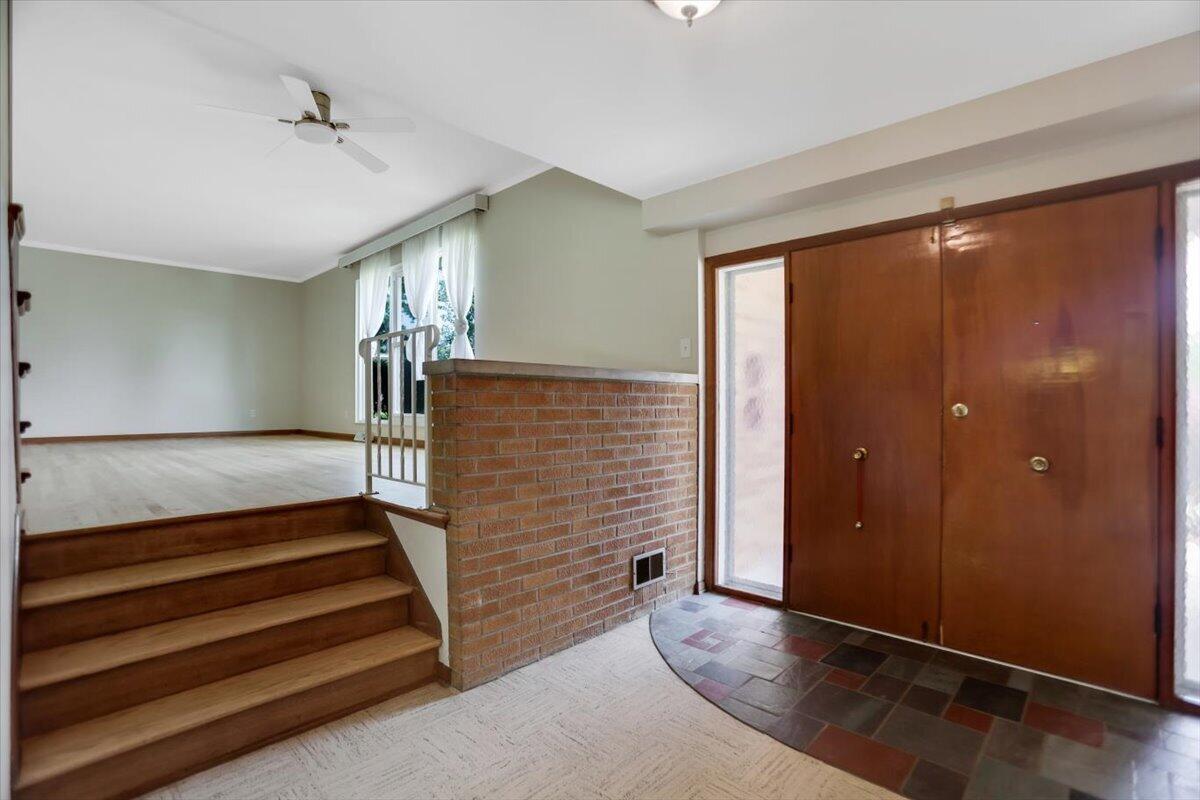 2289 Gardendale Drive Property Photo 5