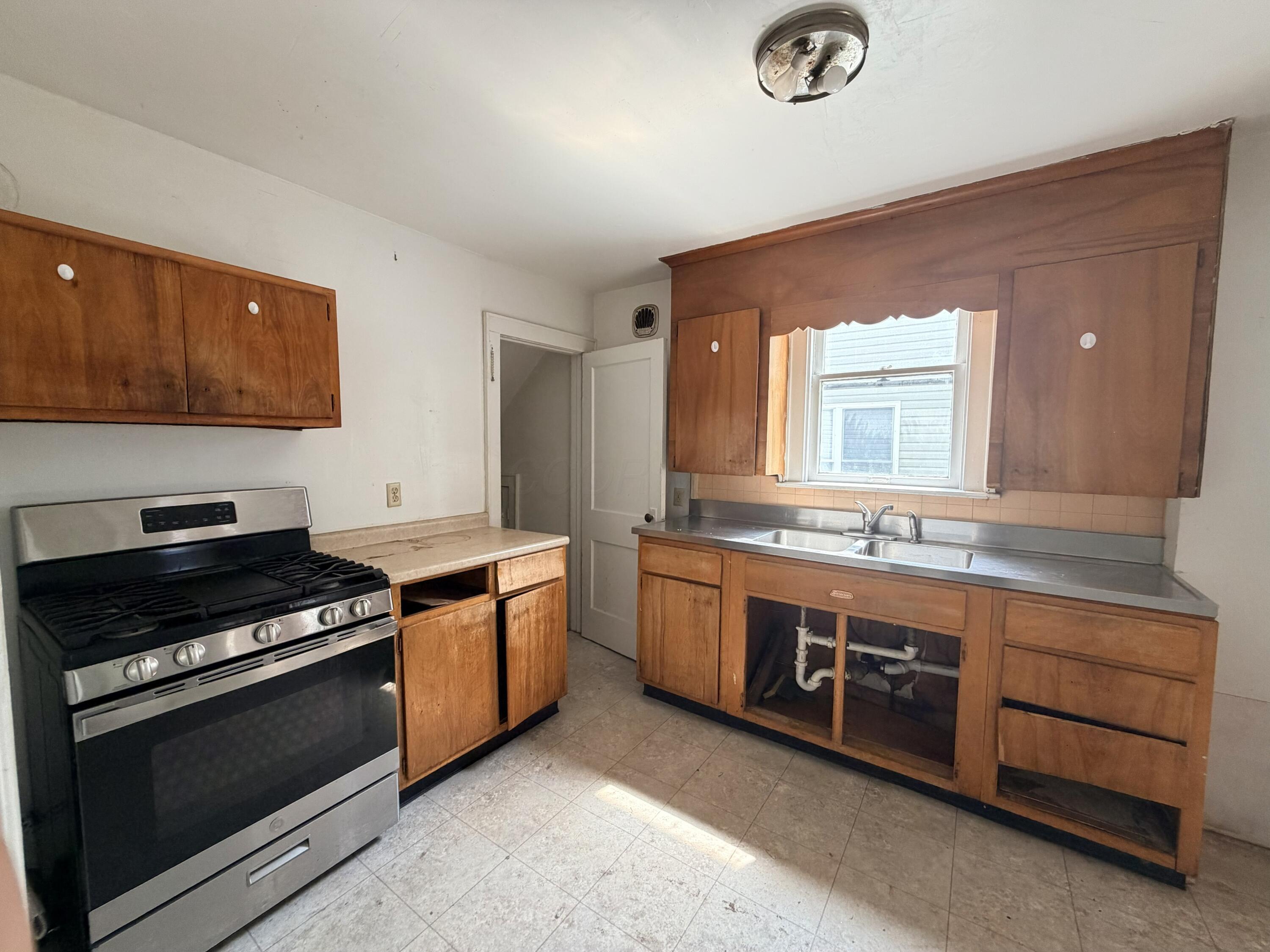 1231 E 20th Avenue Property Photo 6