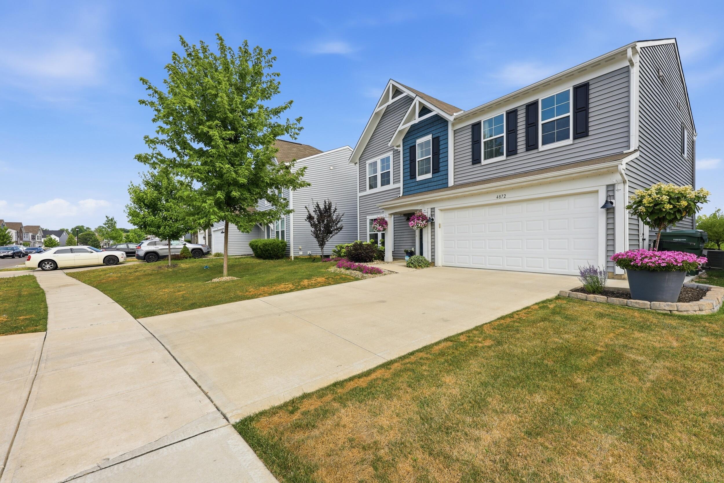 4872 Amber Crossing Drive Property Photo 3