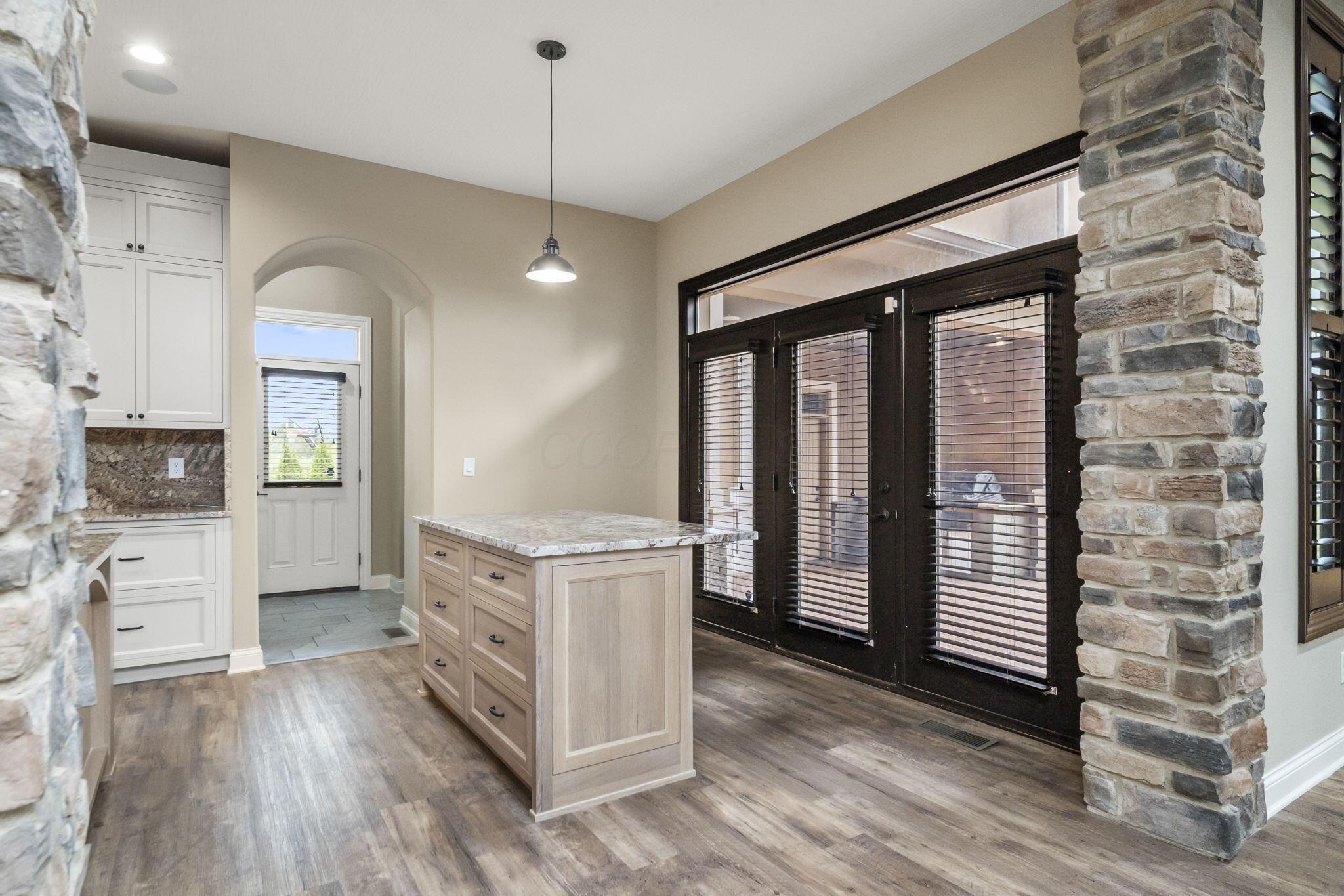10430 Pagoda Way Property Photo 8