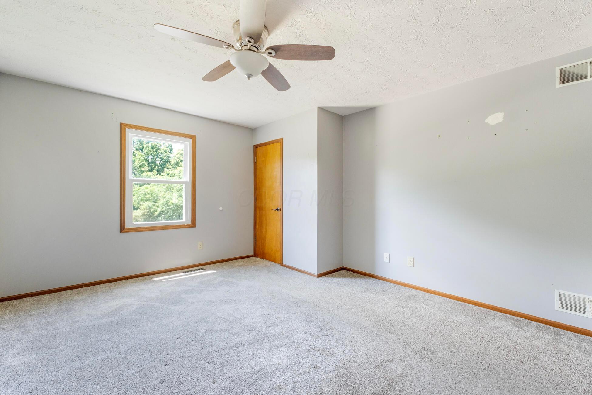 746 Spring Falls Avenue Property Photo 31