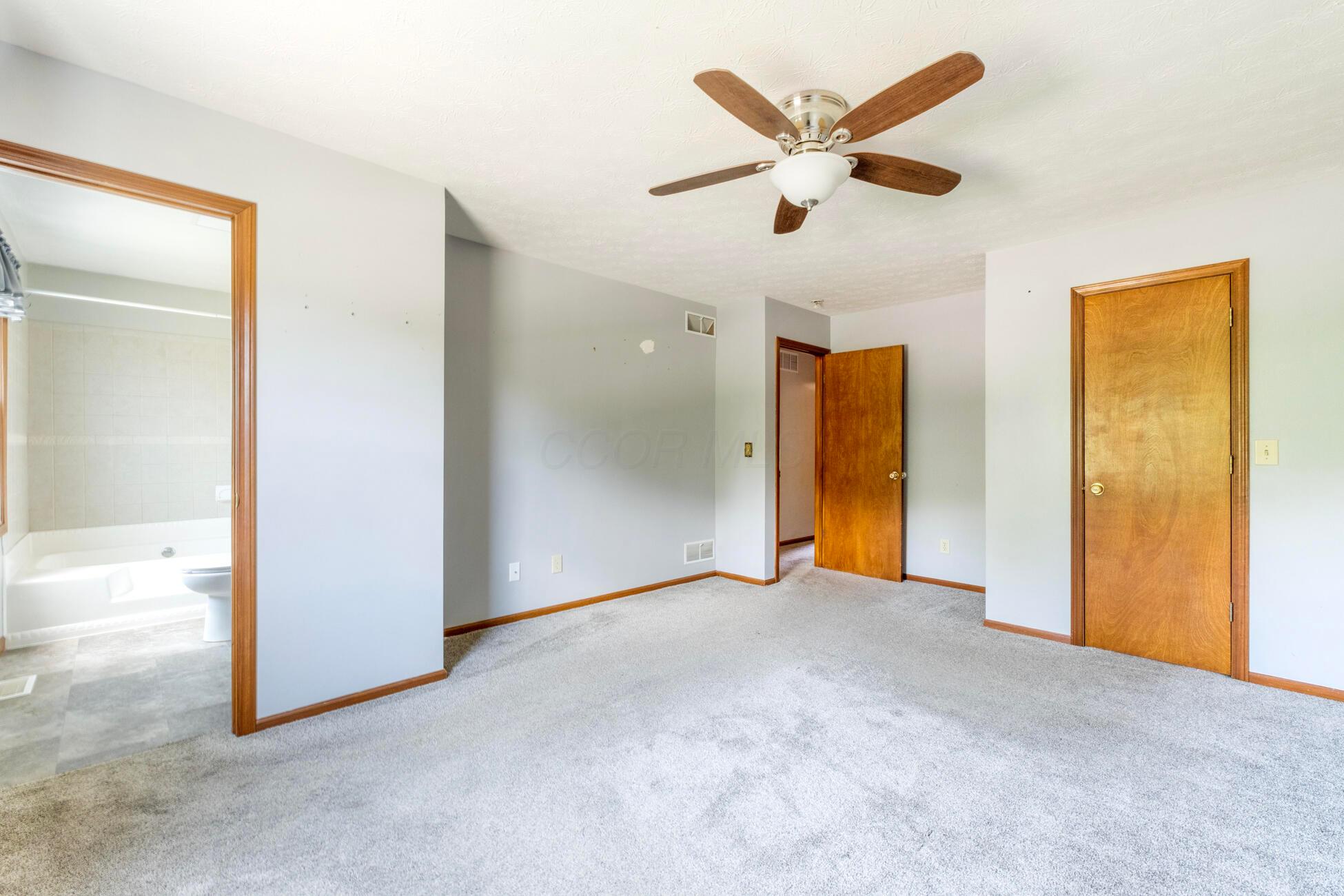 746 Spring Falls Avenue Property Photo 32