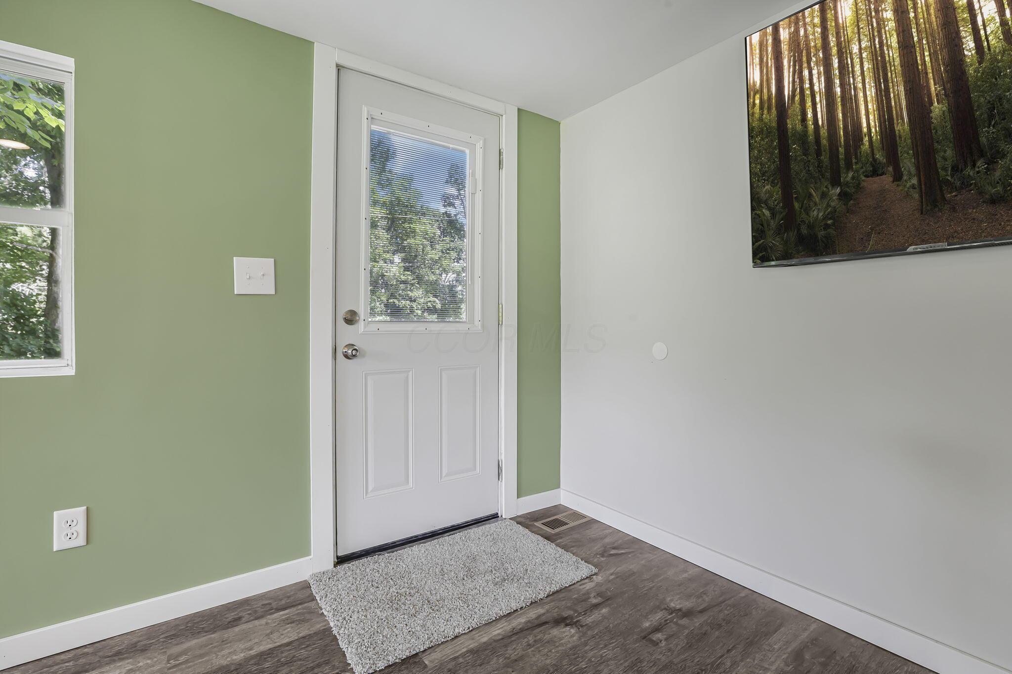 921 Connett Road Property Photo 2