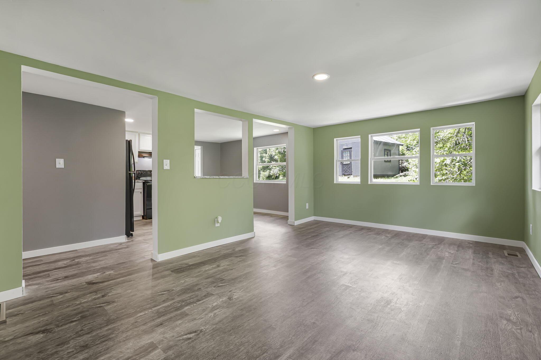921 Connett Road Property Photo 3
