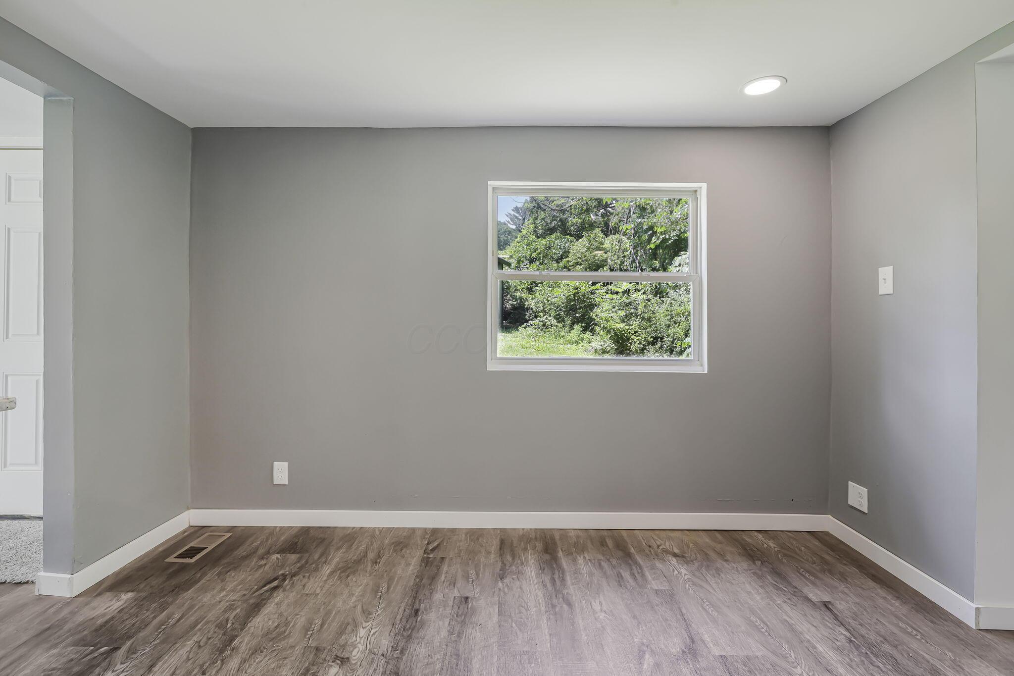 921 Connett Road Property Photo 13