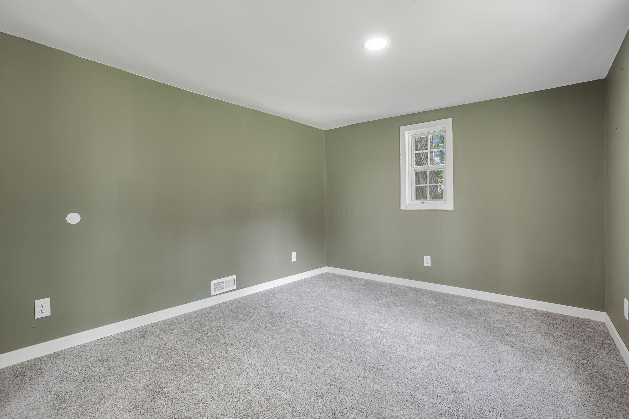 921 Connett Road Property Photo 15