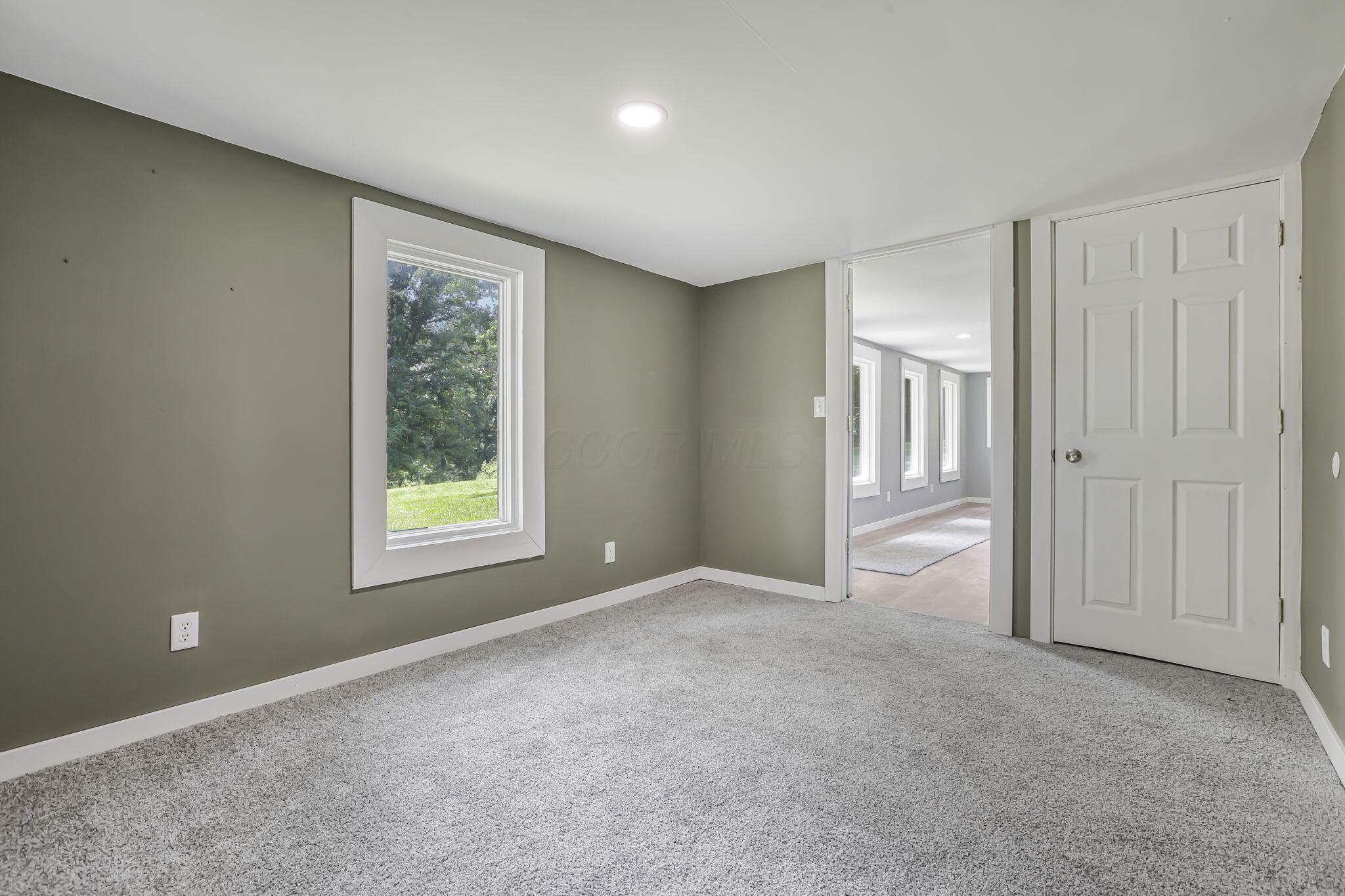 921 Connett Road Property Photo 16