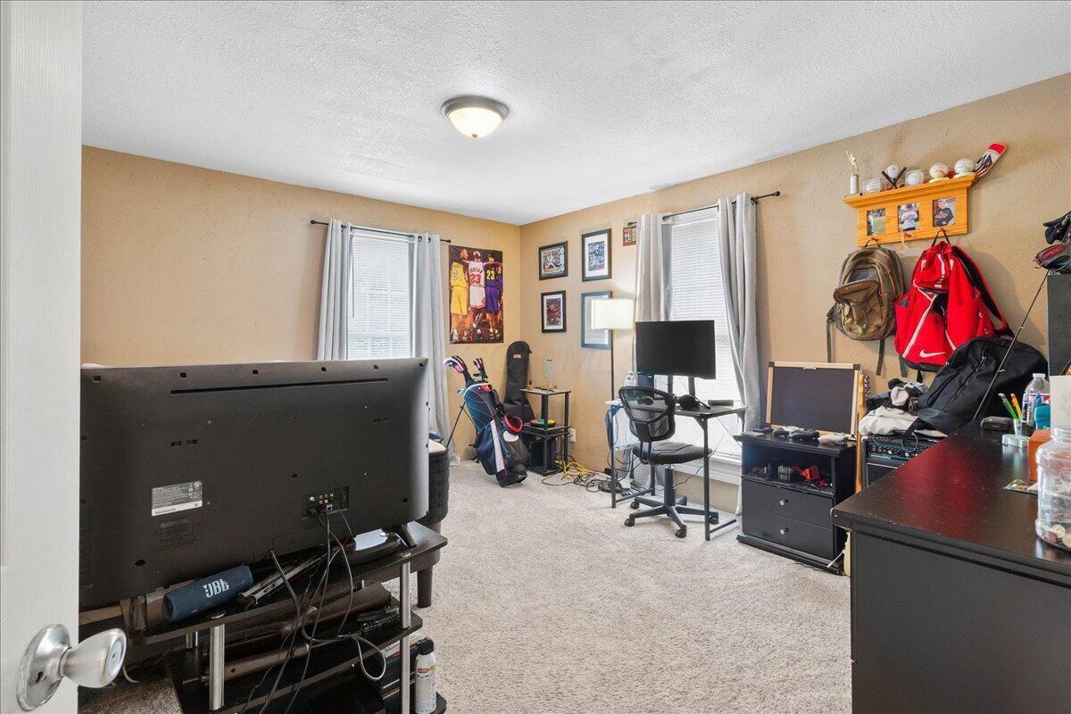 304 E Williams Avenue Property Photo 31