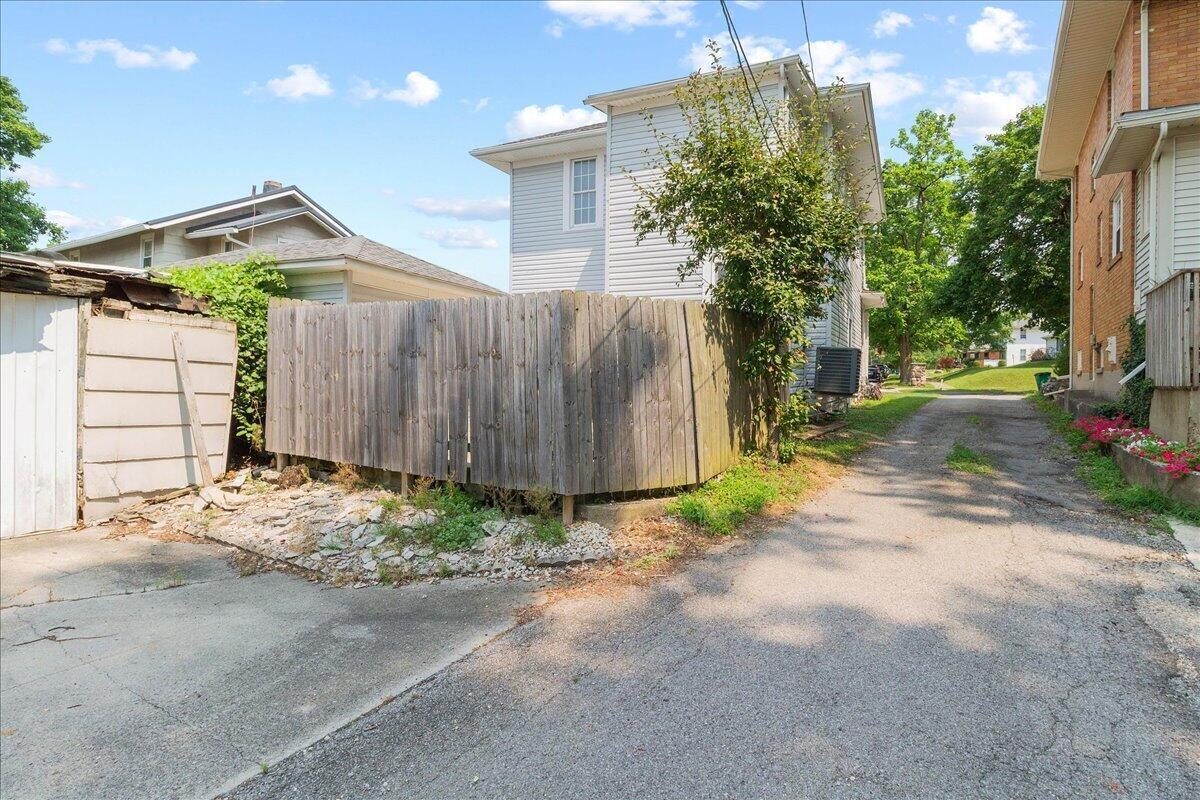 304 E Williams Avenue Property Photo 42