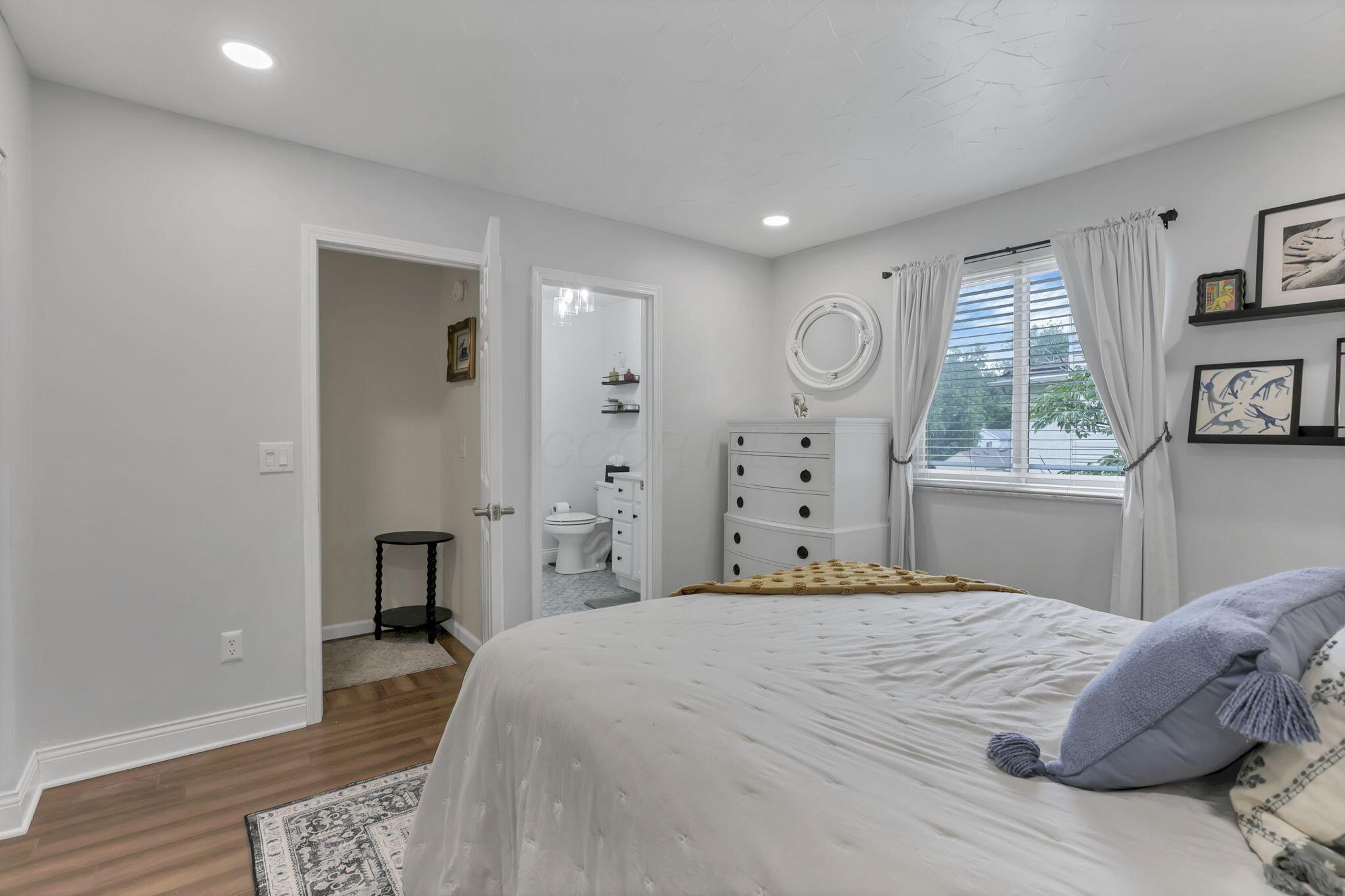 421 E North Street, C1 Property Photo 17