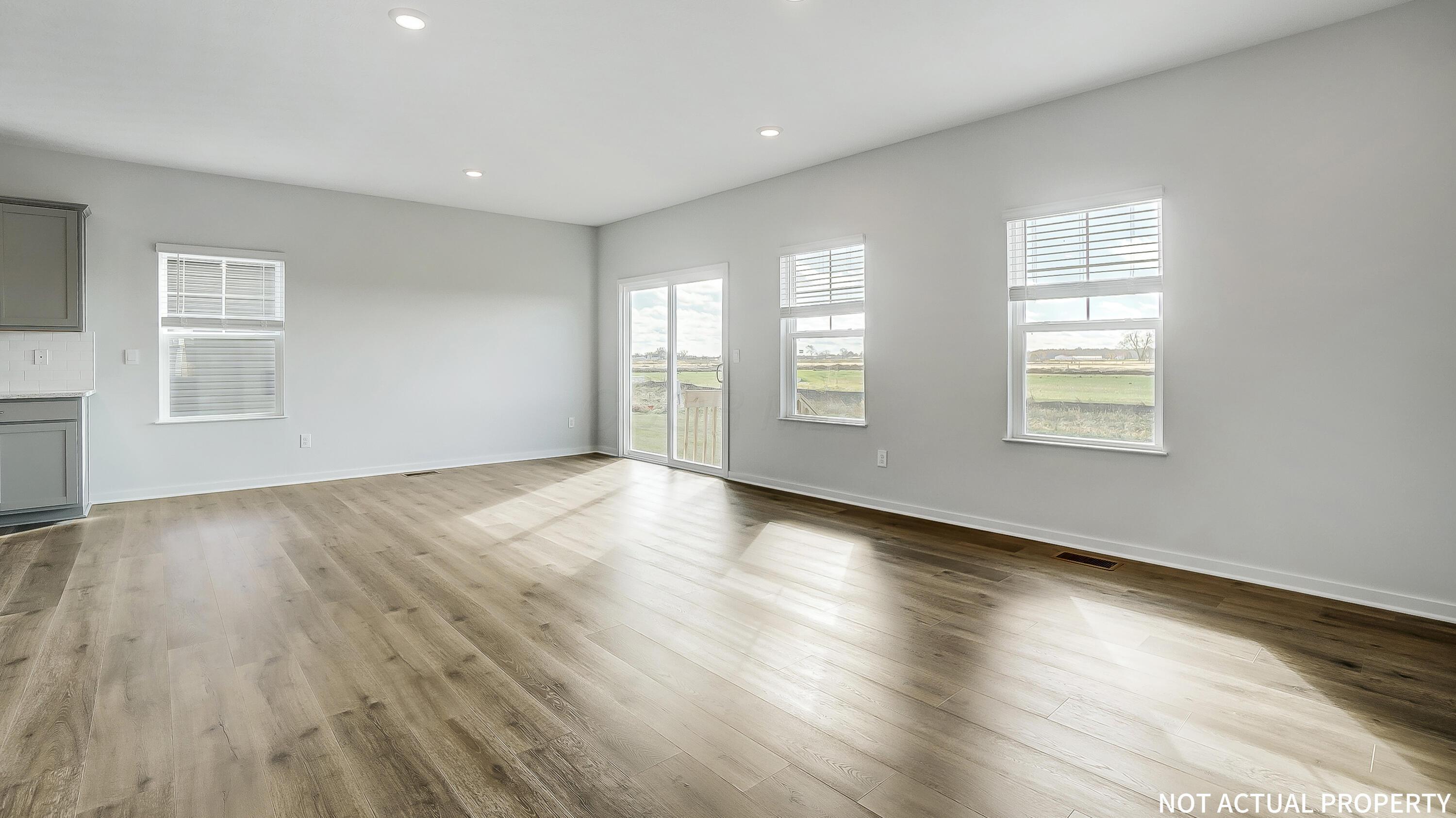 1185 Sherwood Loop Property Photo 6