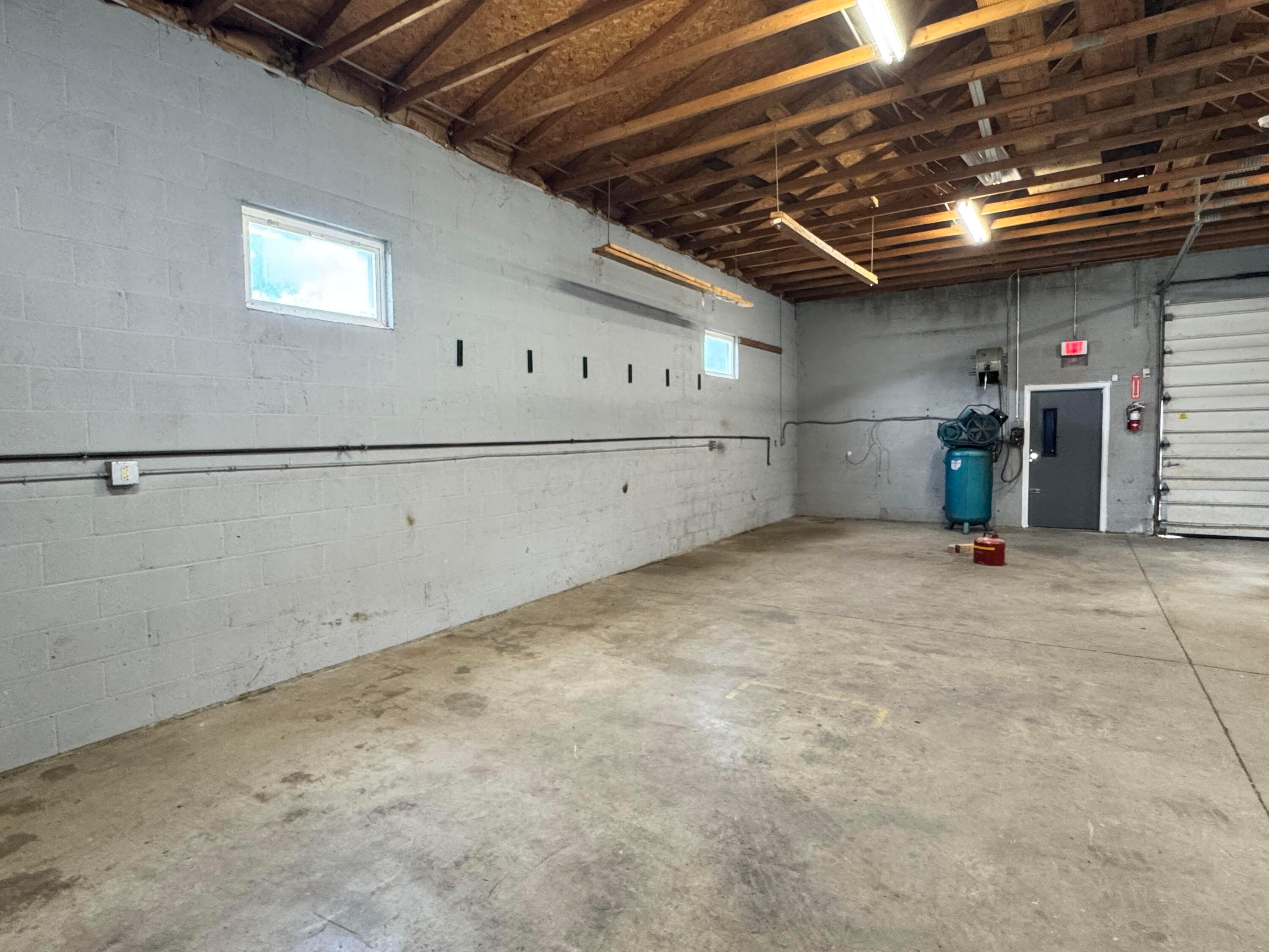 6005 Radekin Road Property Photo 20