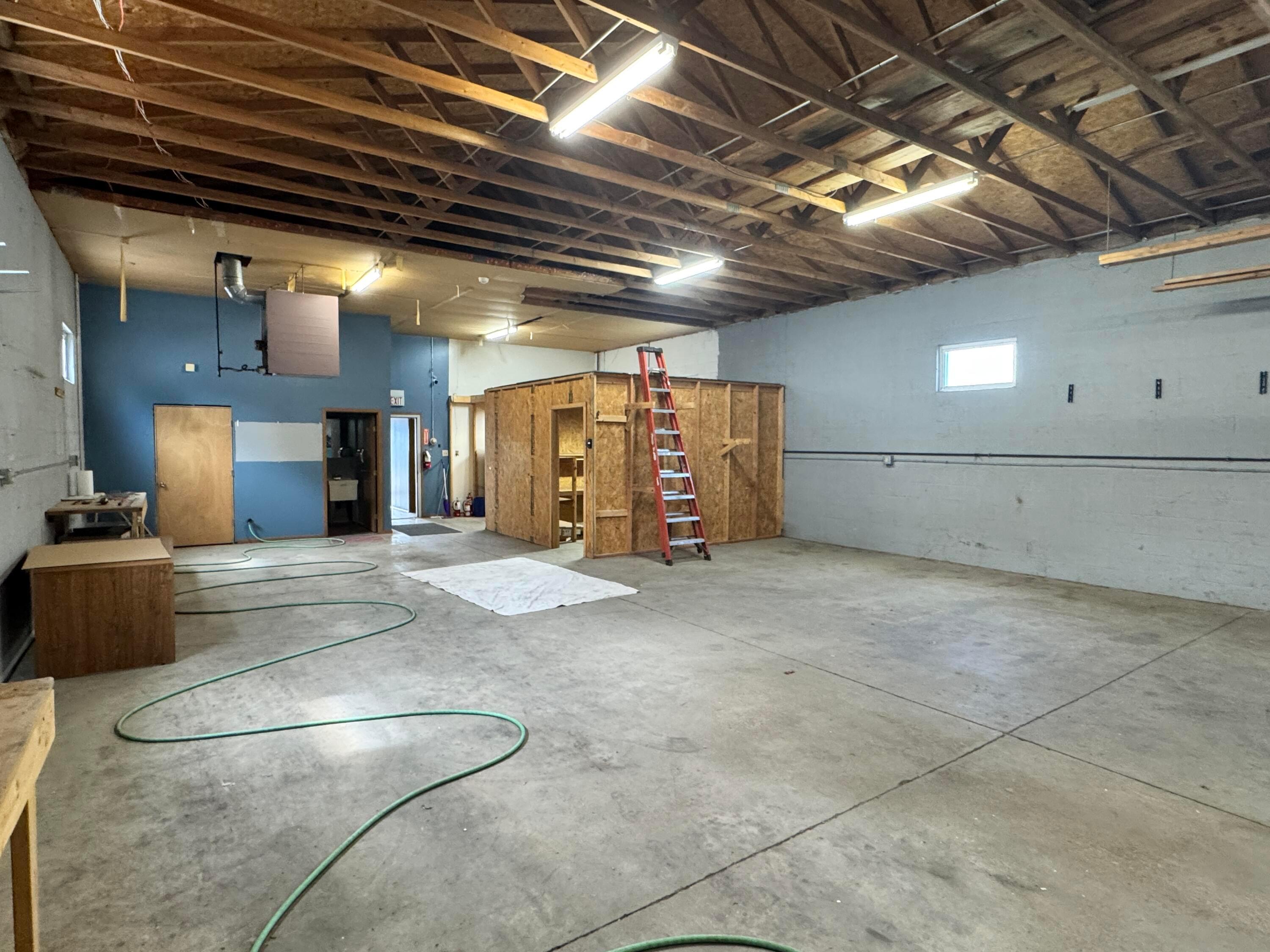 6005 Radekin Road Property Photo 21