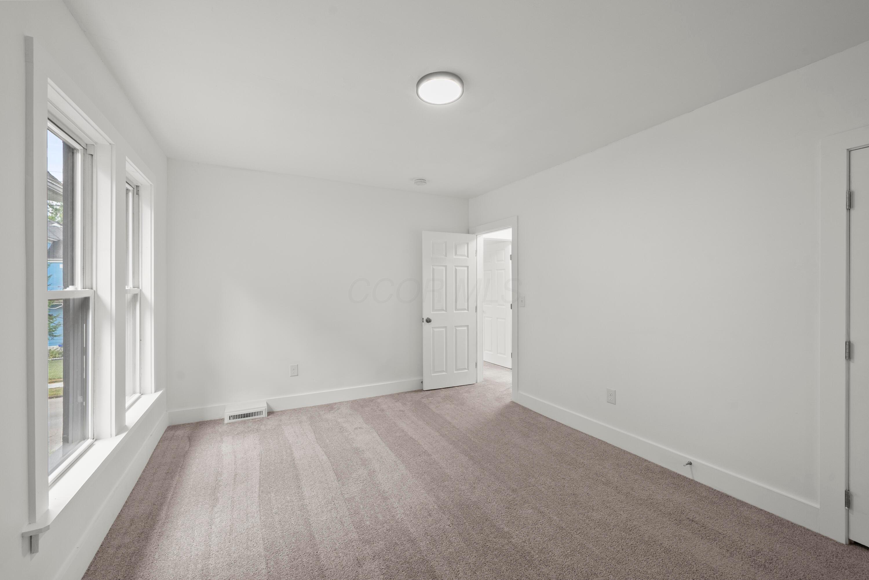 38 E Innis Avenue Property Photo 16