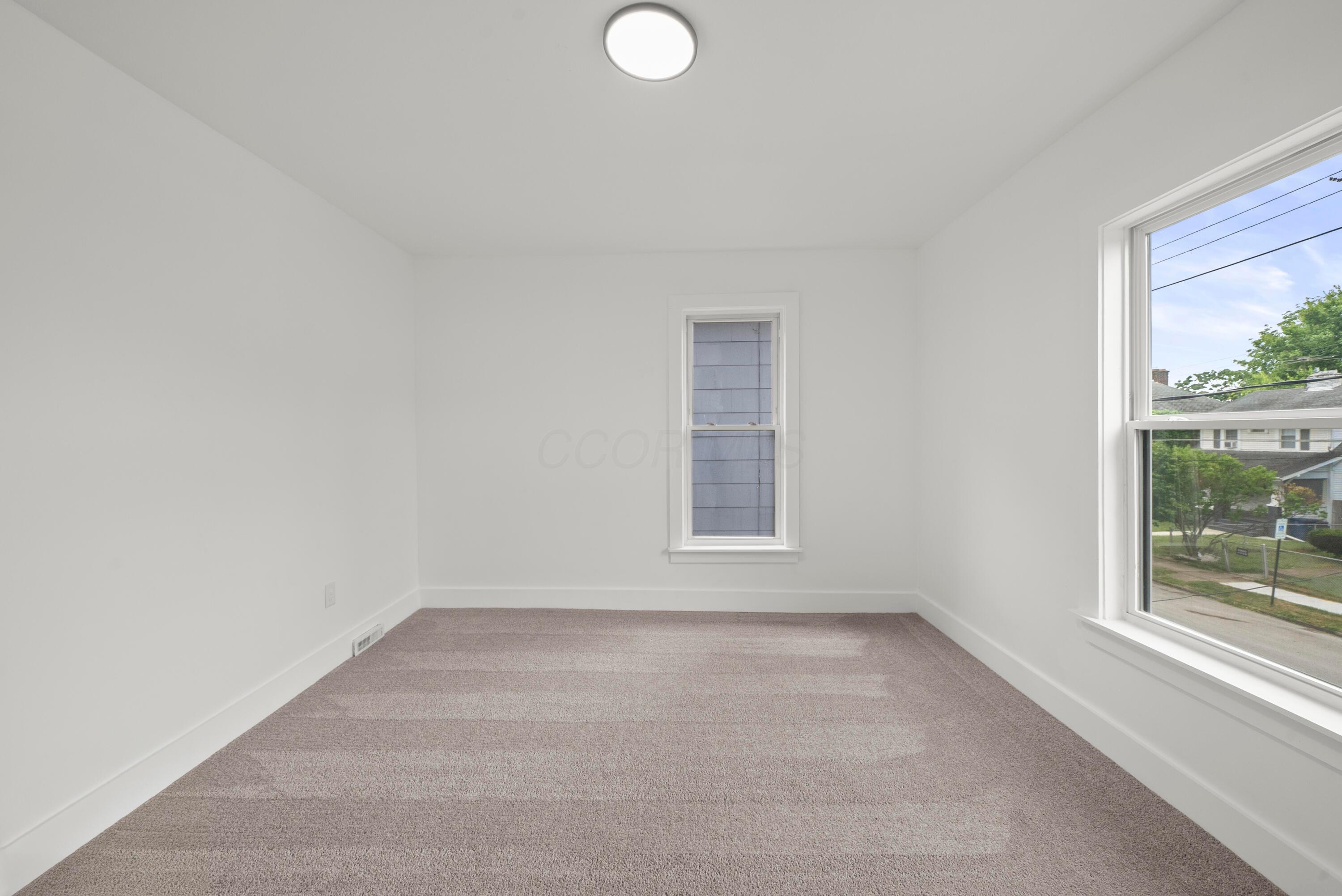 38 E Innis Avenue Property Photo 18