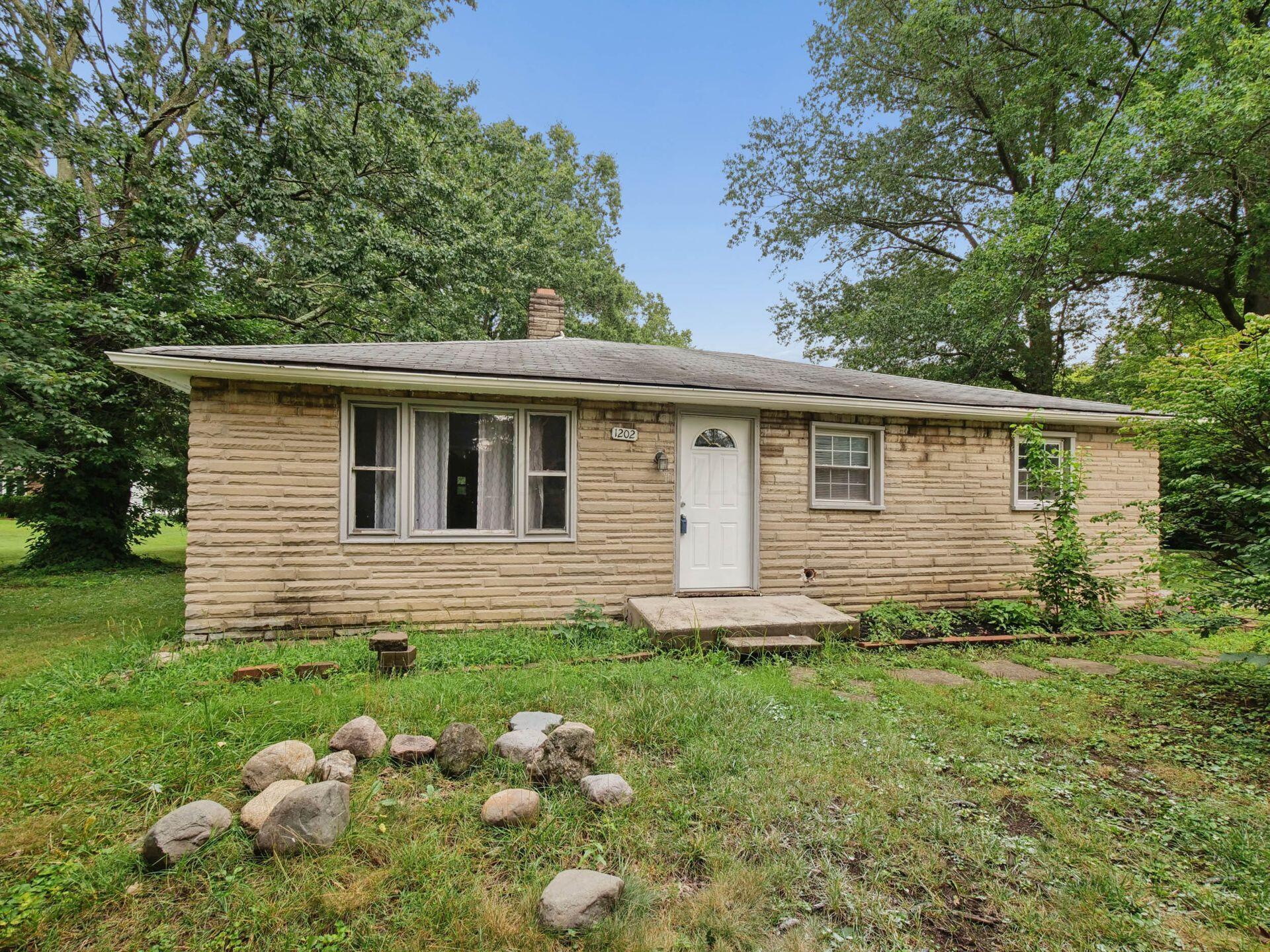 1202 E Walnut Street