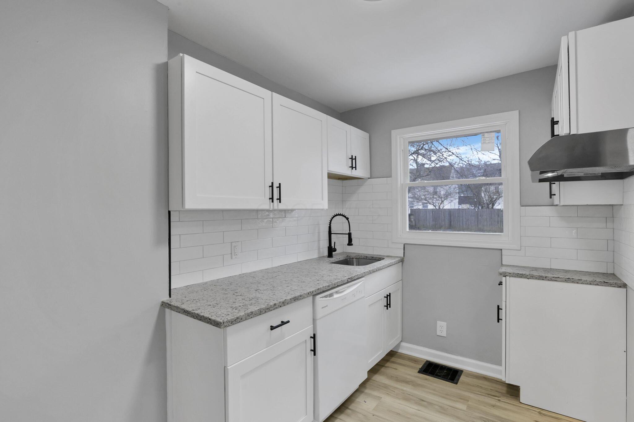 780-782 Whitethorne Avenue Property Photo 16