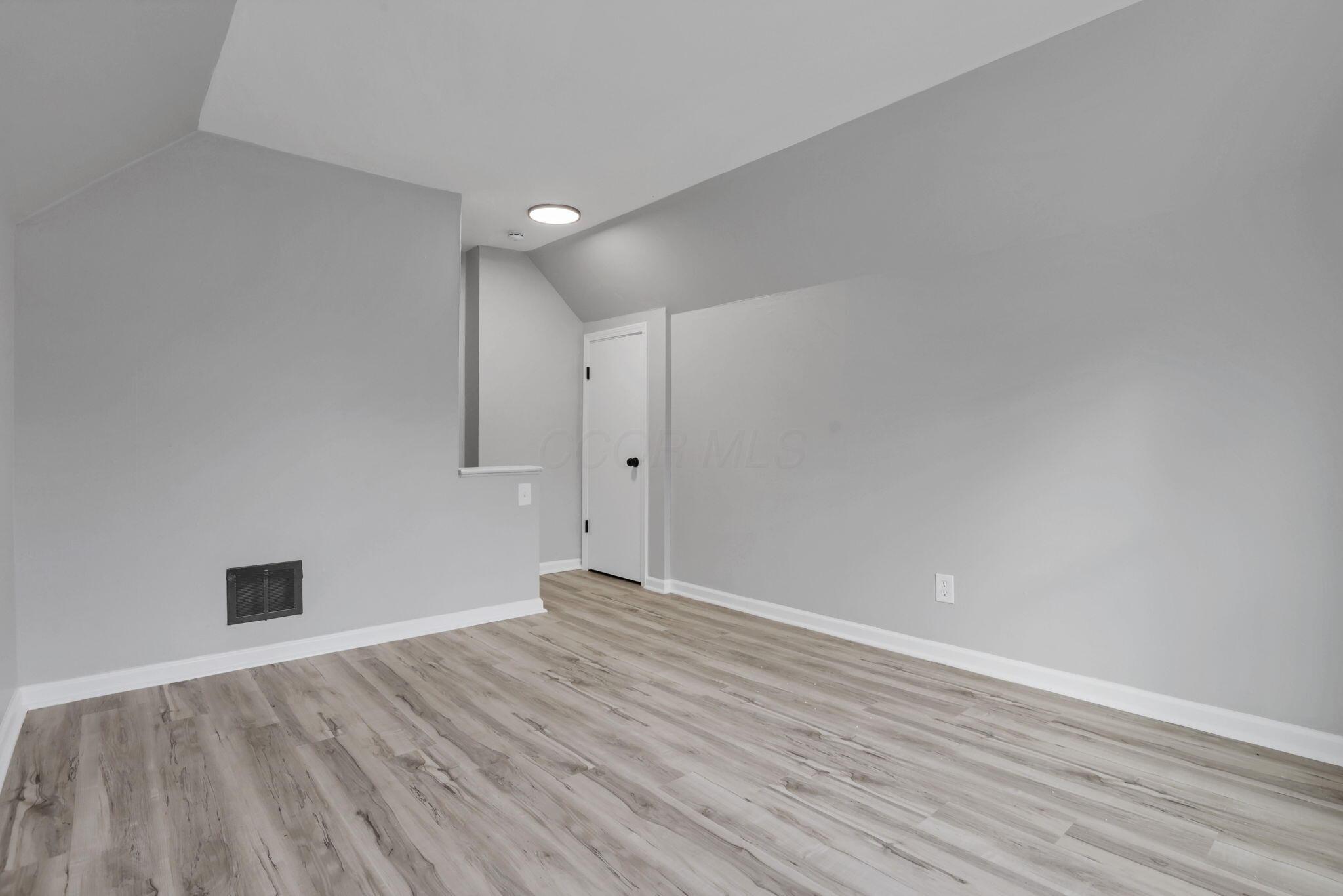 780-782 Whitethorne Avenue Property Photo 28