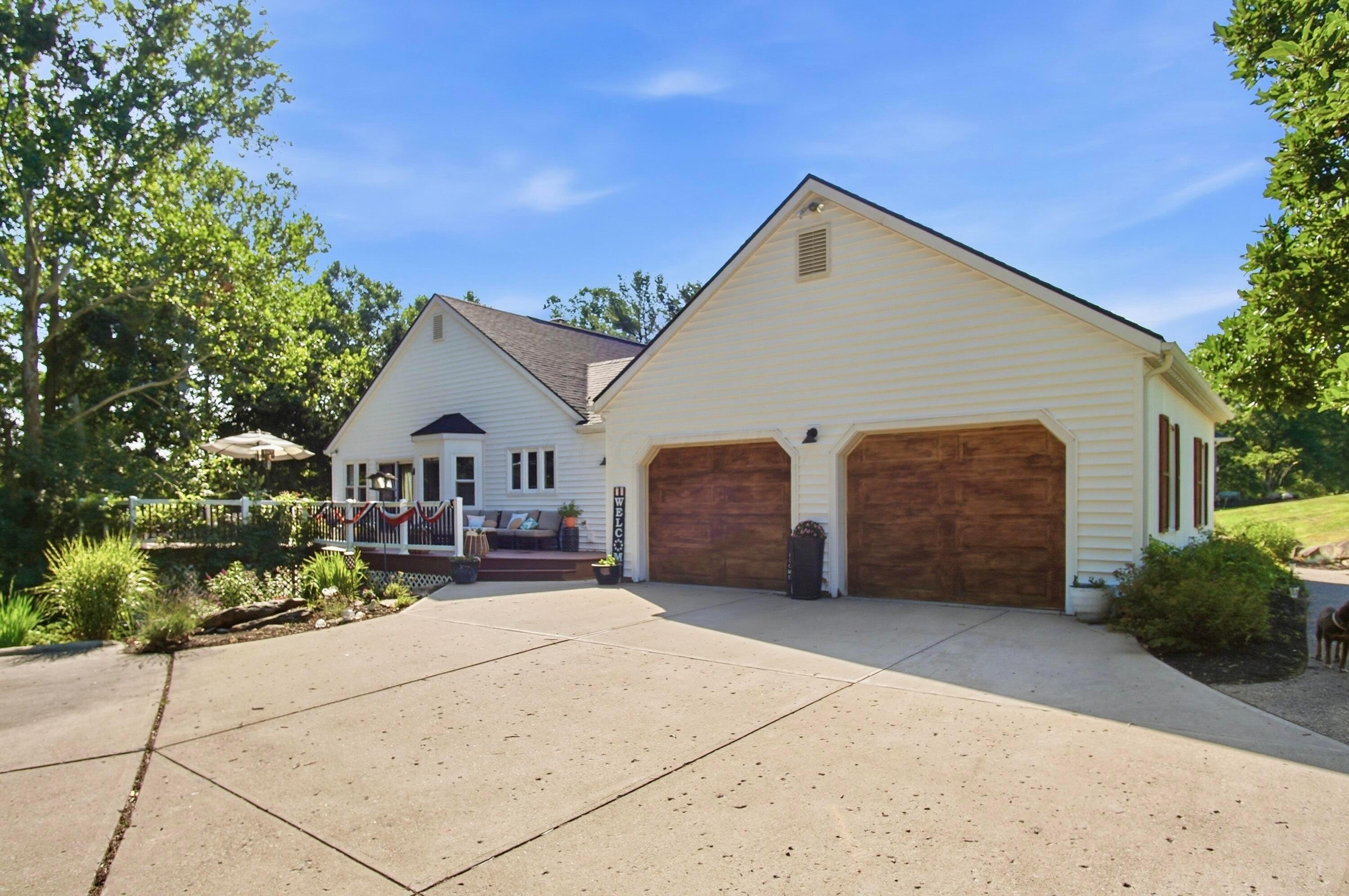 5200 Hampton Court Property Photo 2