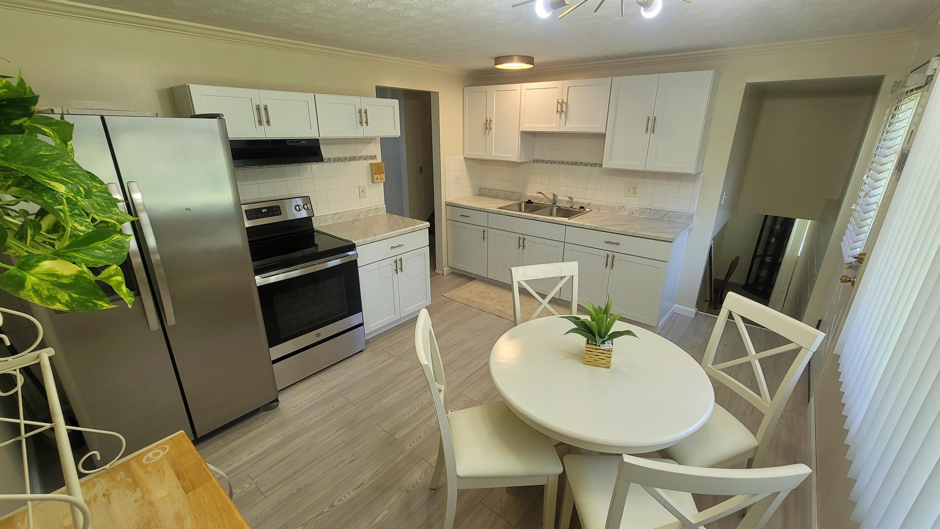 1392 E Mithoff Street Property Photo 8