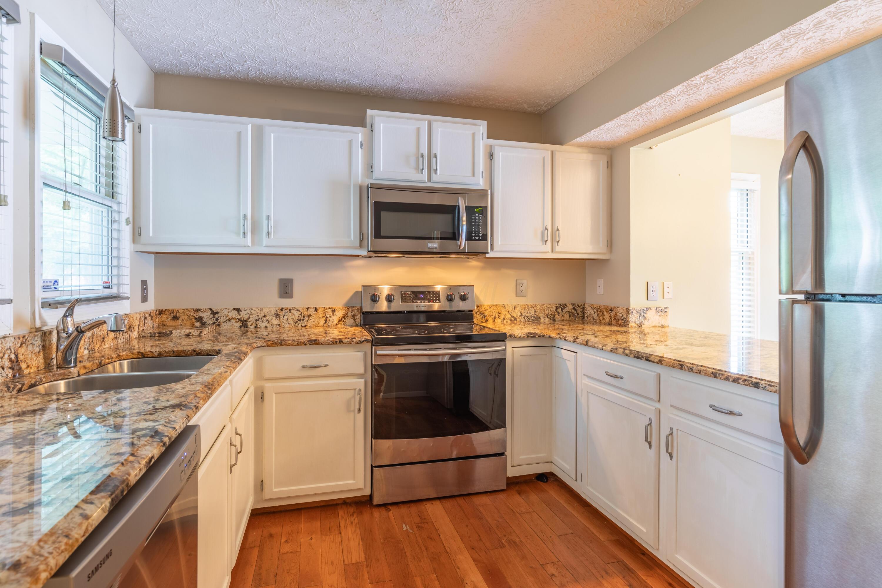 5814 Elmbridge Lane Property Photo 4