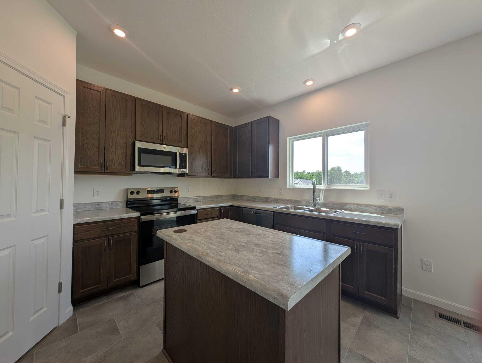 226026486 Property Photo 4