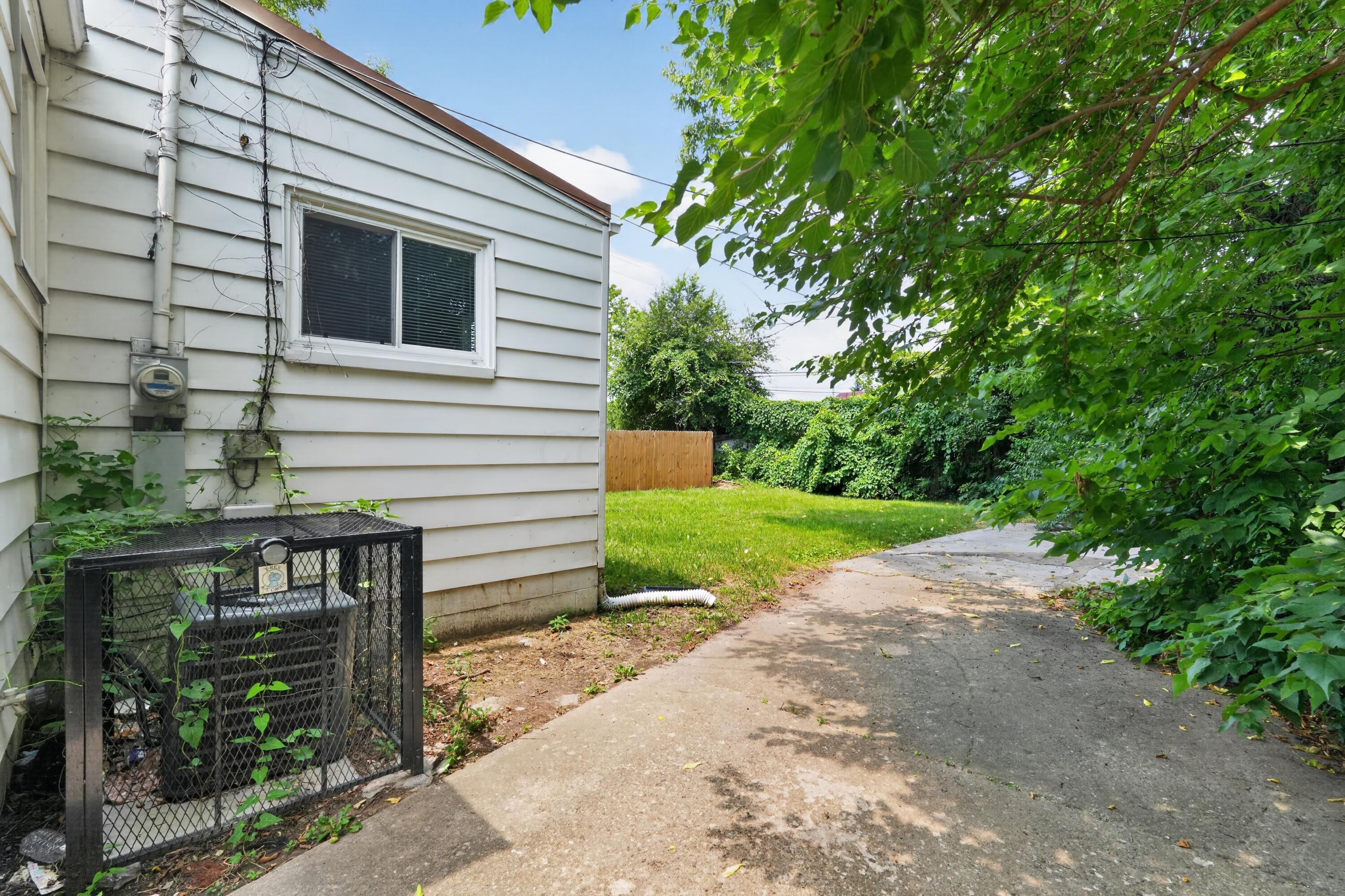 1692 E Kossuth Street Property Photo 4