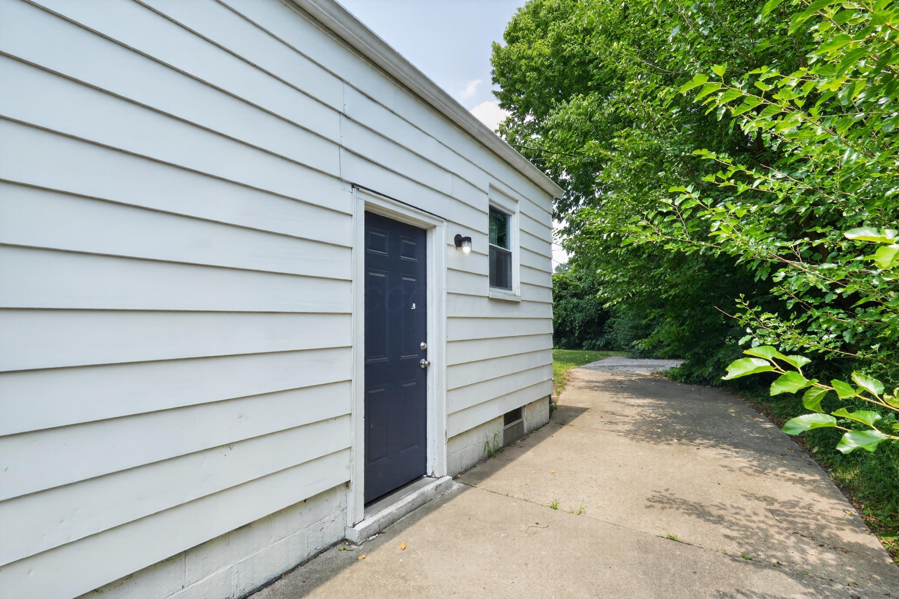 1692 E Kossuth Street Property Photo 5