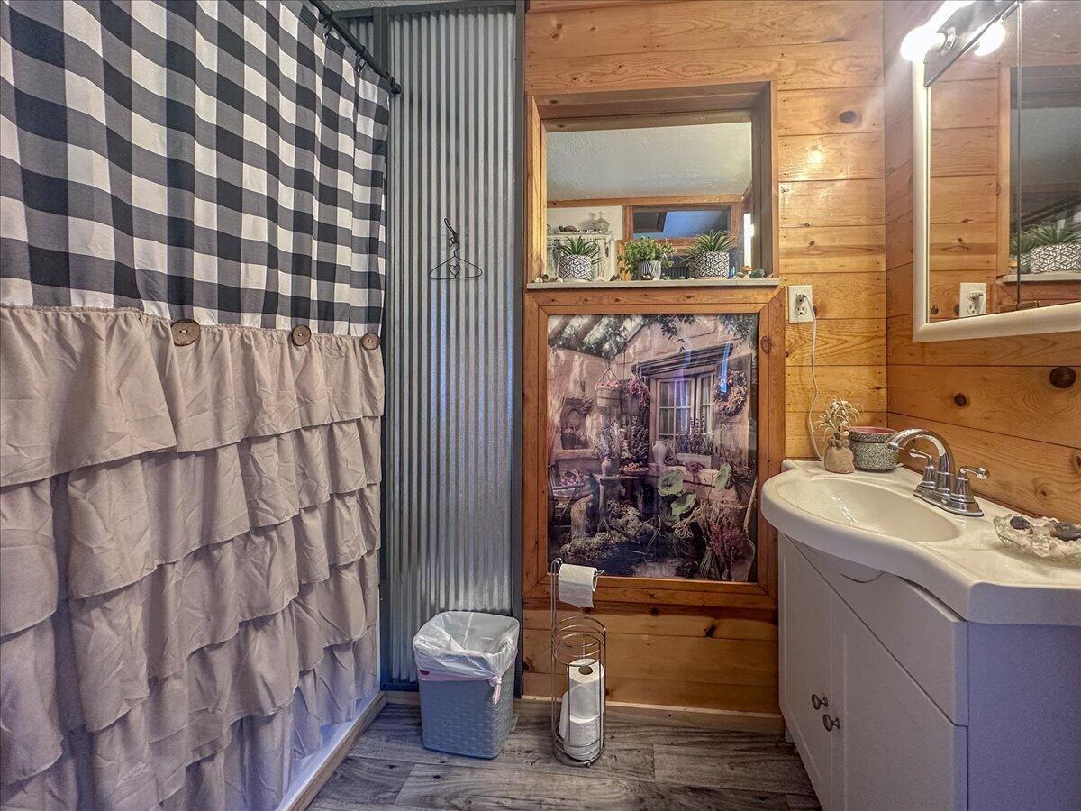 310 Golley Road Property Photo 28