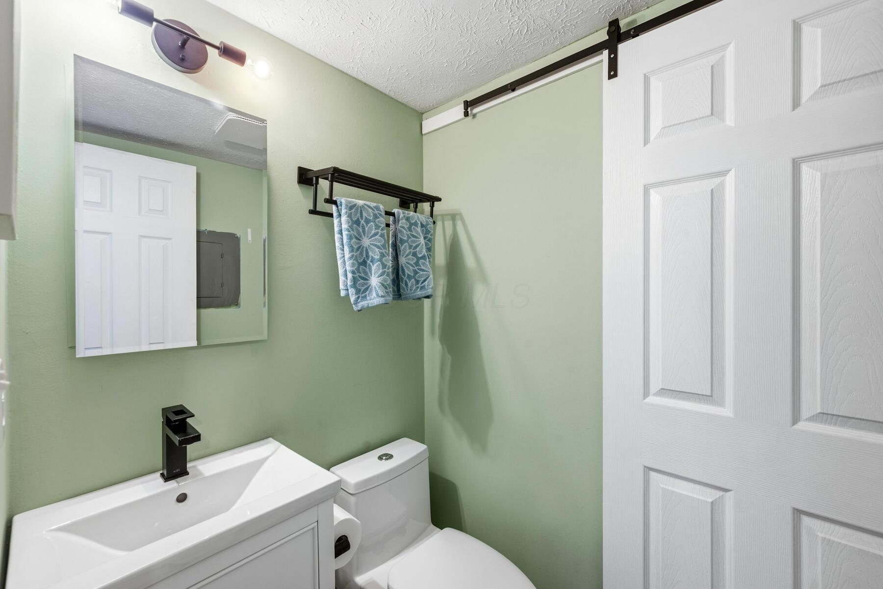 27 Hedgerow Lane Property Photo 18