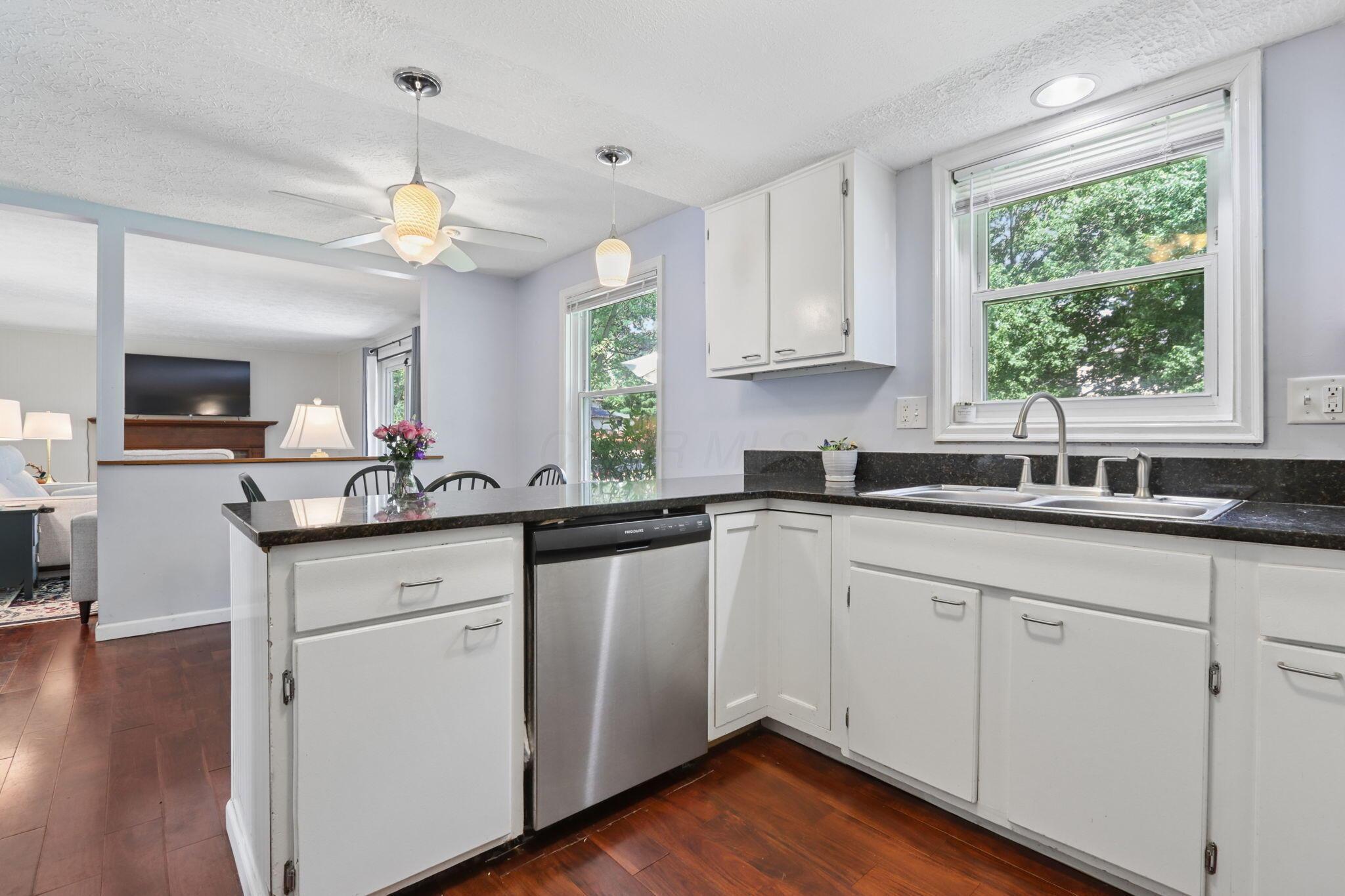 11766 Kennington Square W Property Photo 10